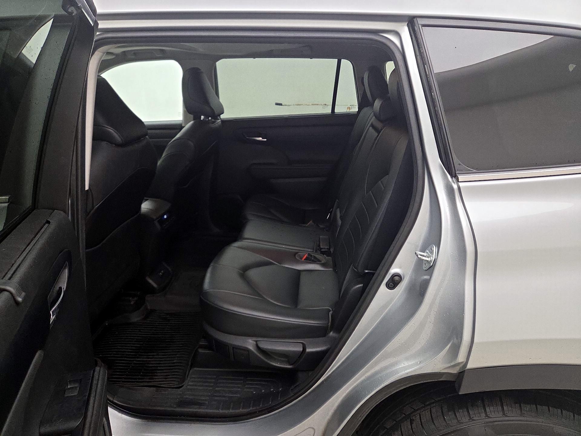 Thumbnail: 2021 Toyota Highlander - 20