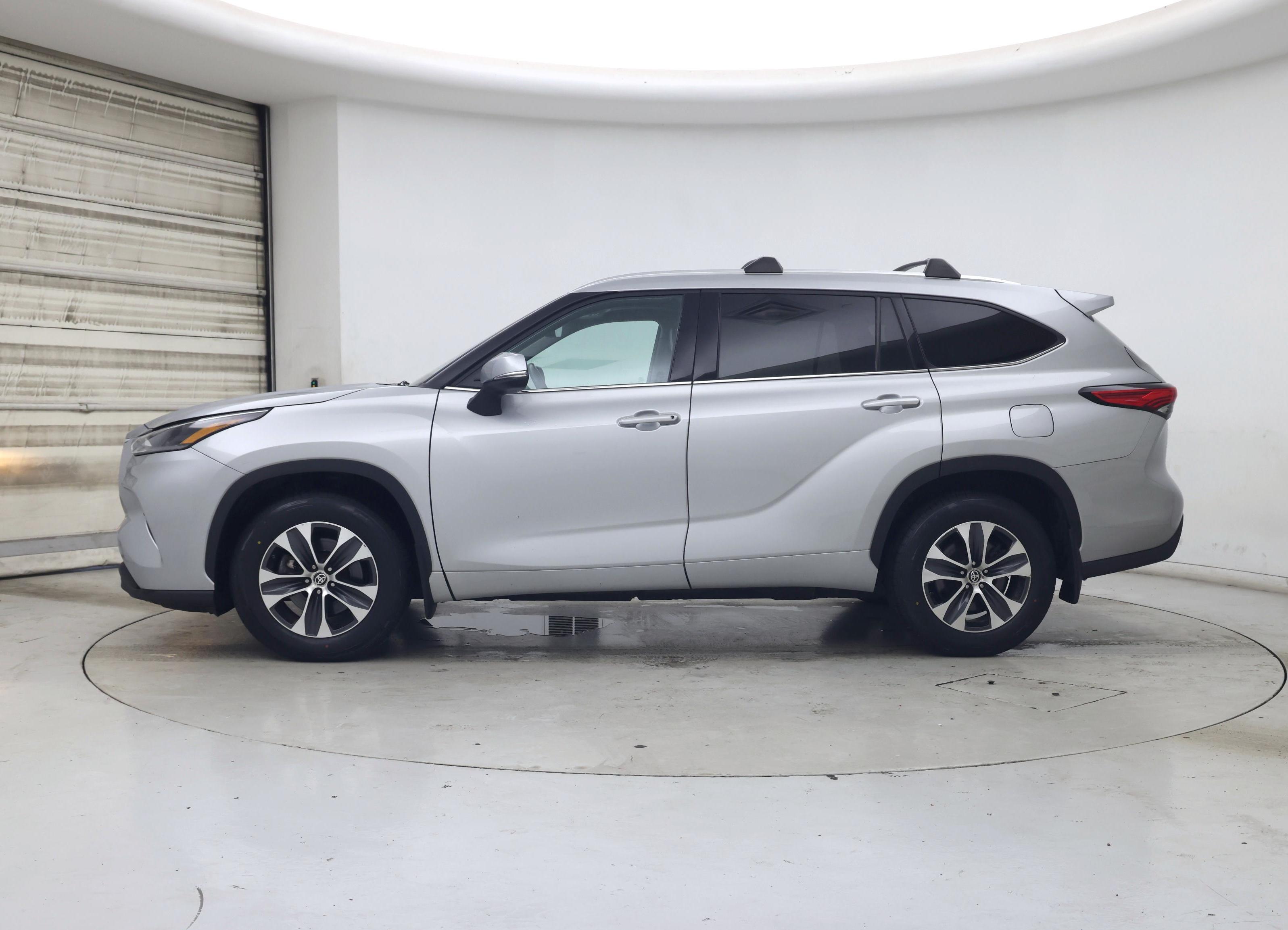 Thumbnail: 2021 Toyota Highlander - 3