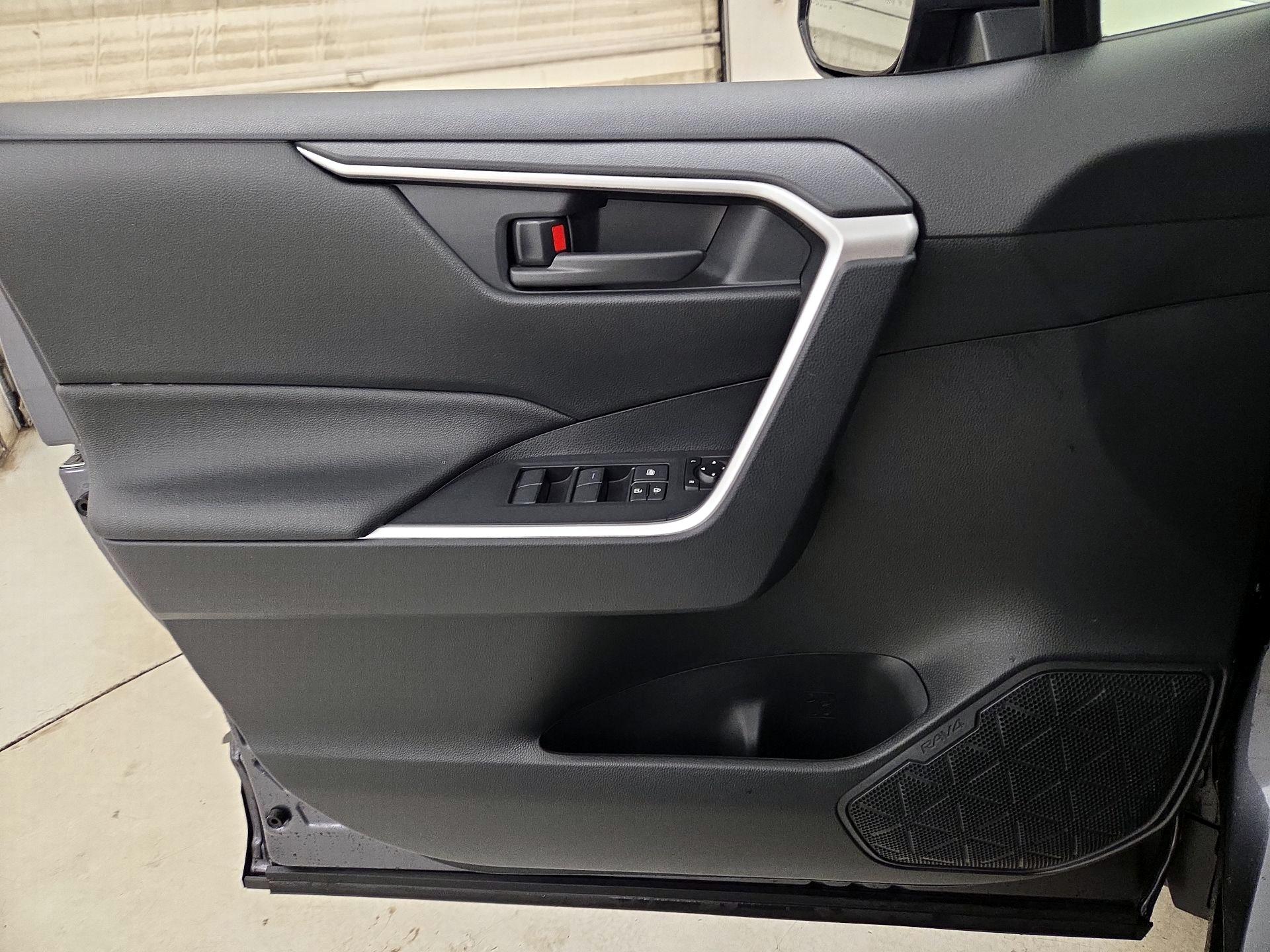 Thumbnail: 2025 Toyota RAV4 - 12