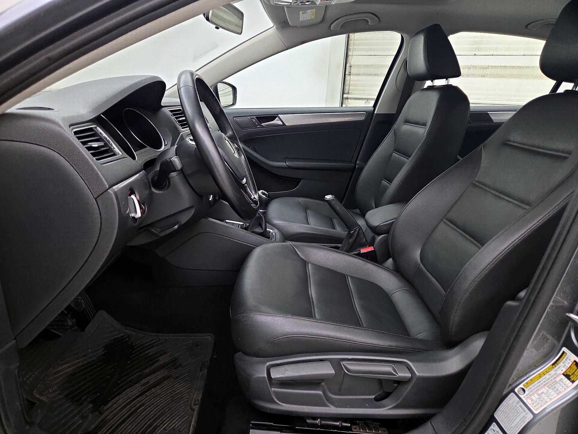Thumbnail: 2017 Volkswagen Jetta - 11