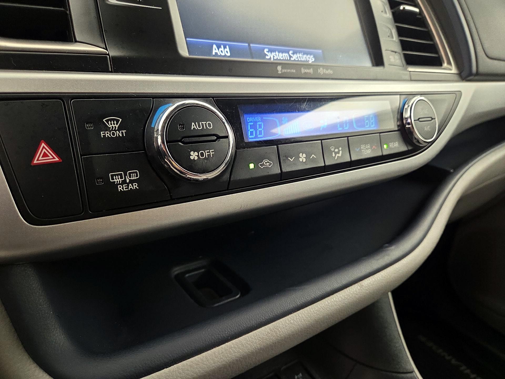 Thumbnail: 2019 Toyota Highlander - 17