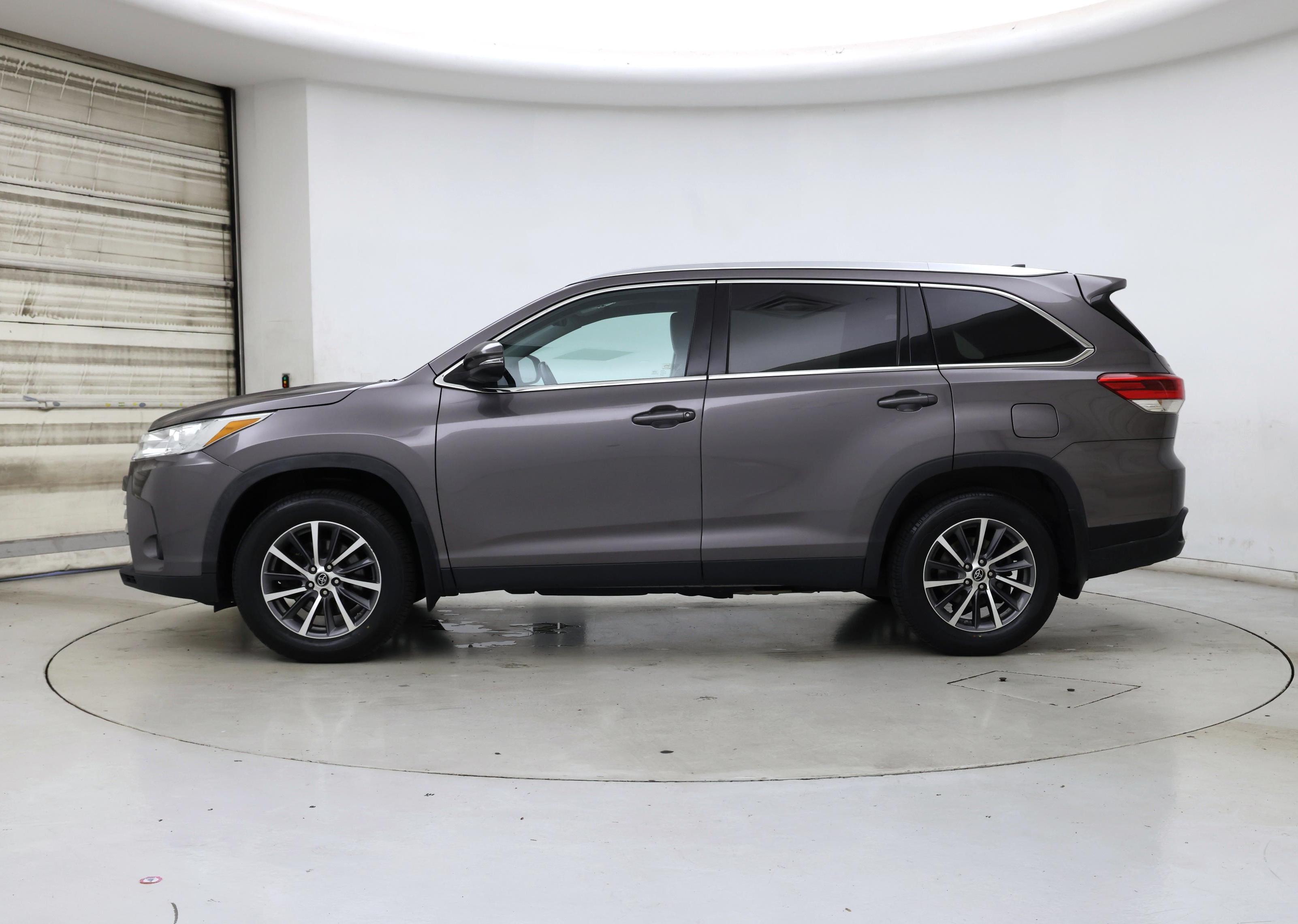 Thumbnail: 2019 Toyota Highlander - 3