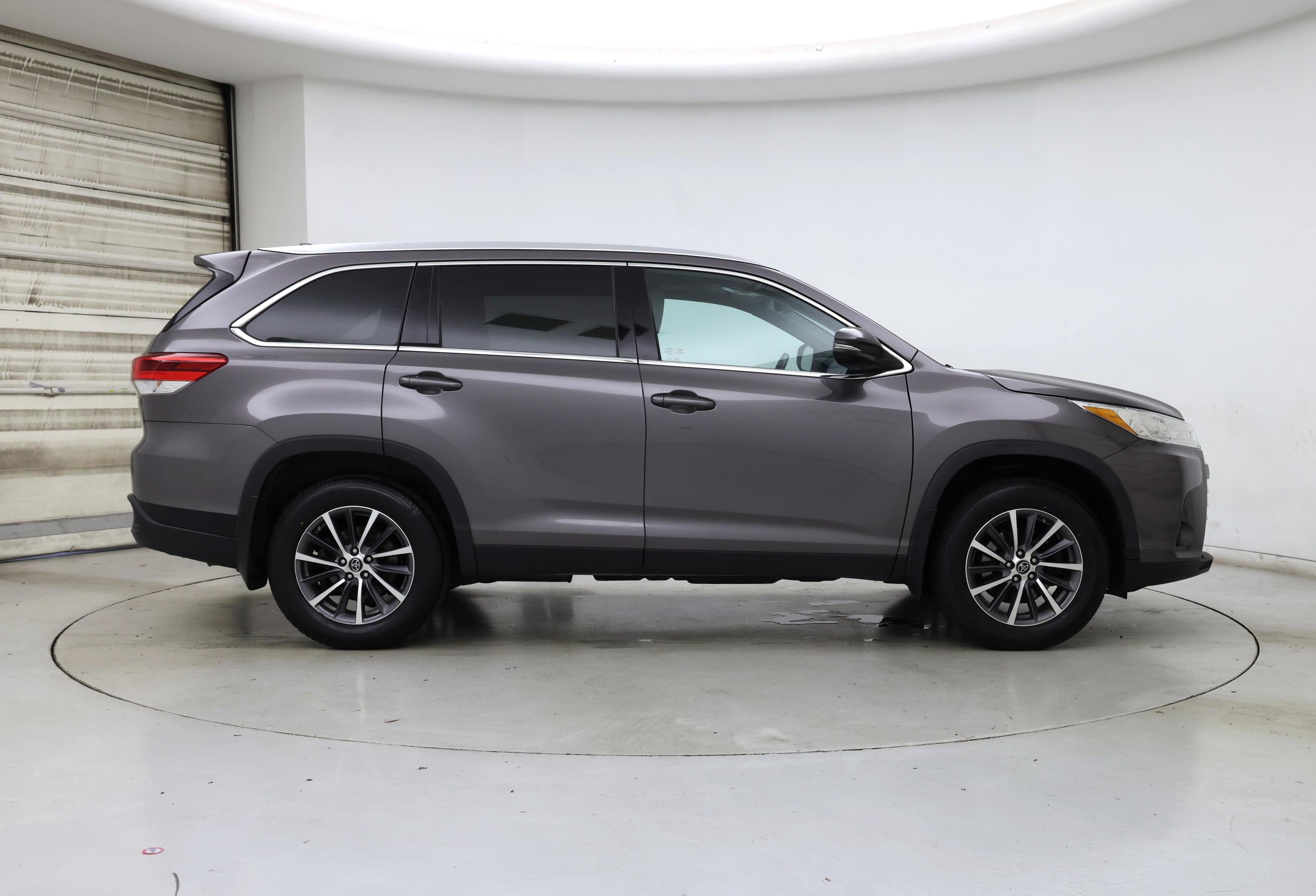 Thumbnail: 2019 Toyota Highlander - 7