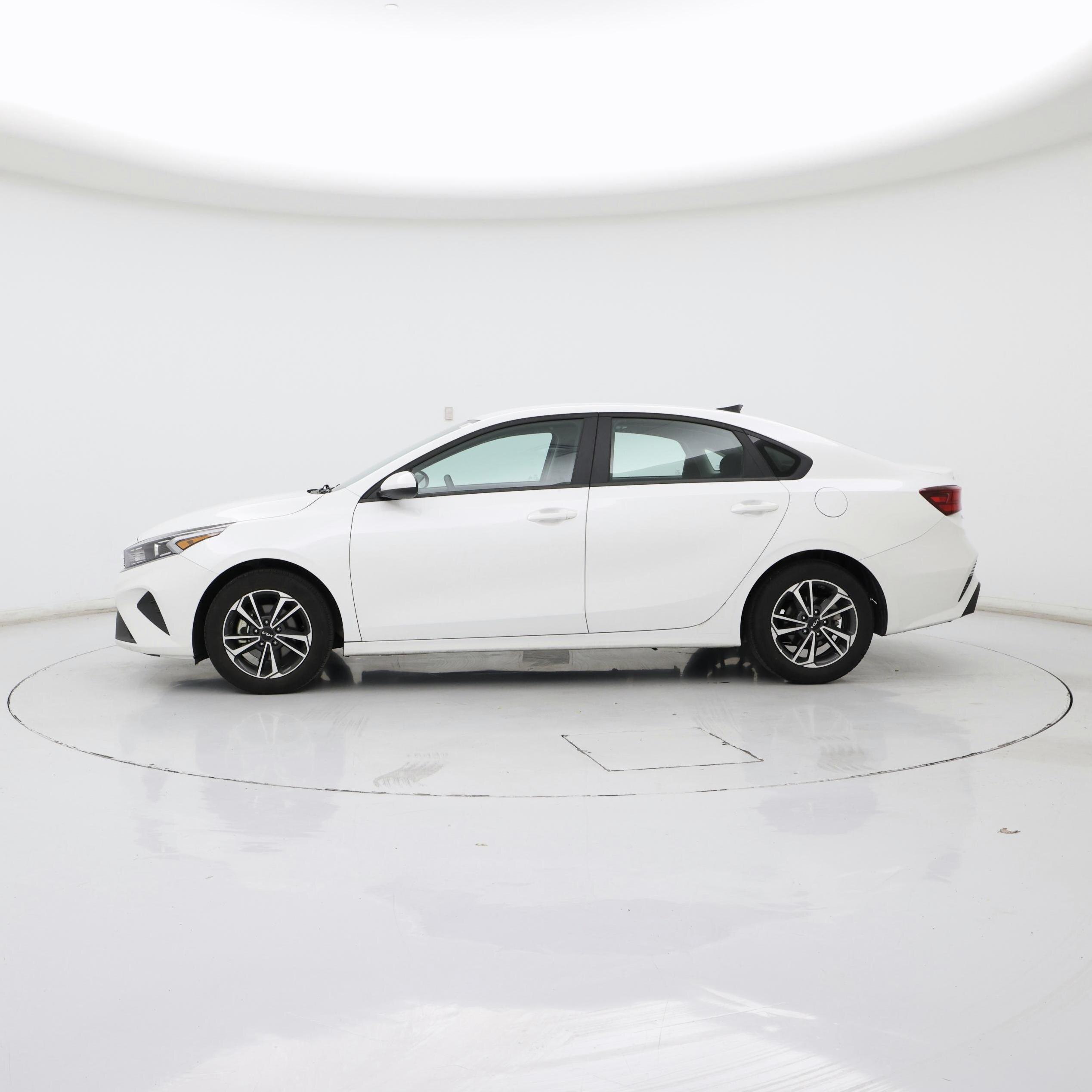 Thumbnail: 2024 Kia Forte - 3