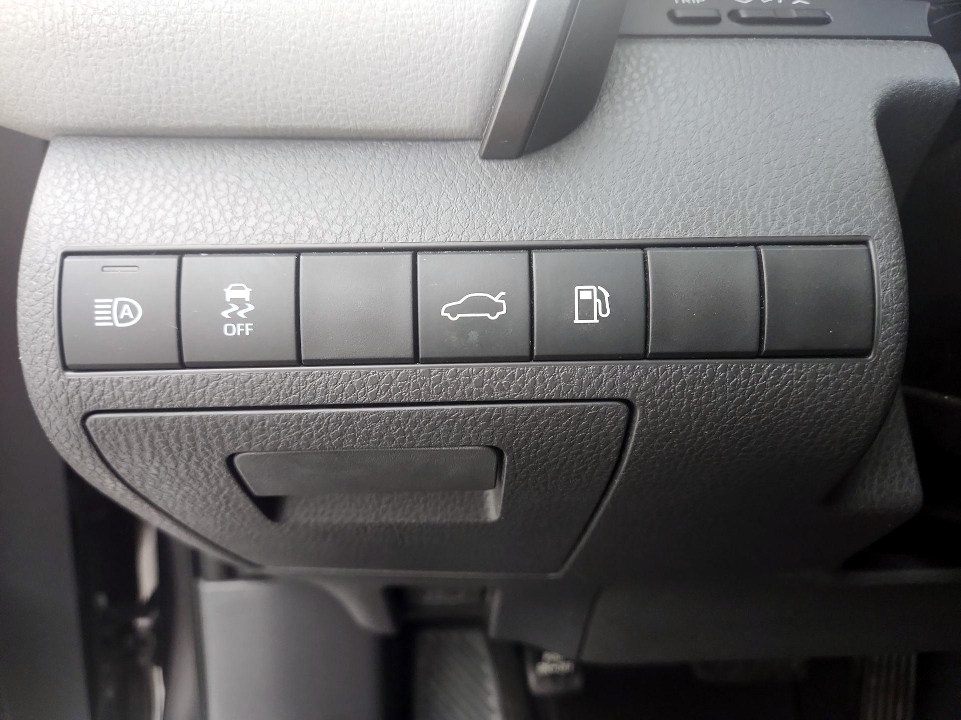 Thumbnail: 2018 Toyota Camry - 13