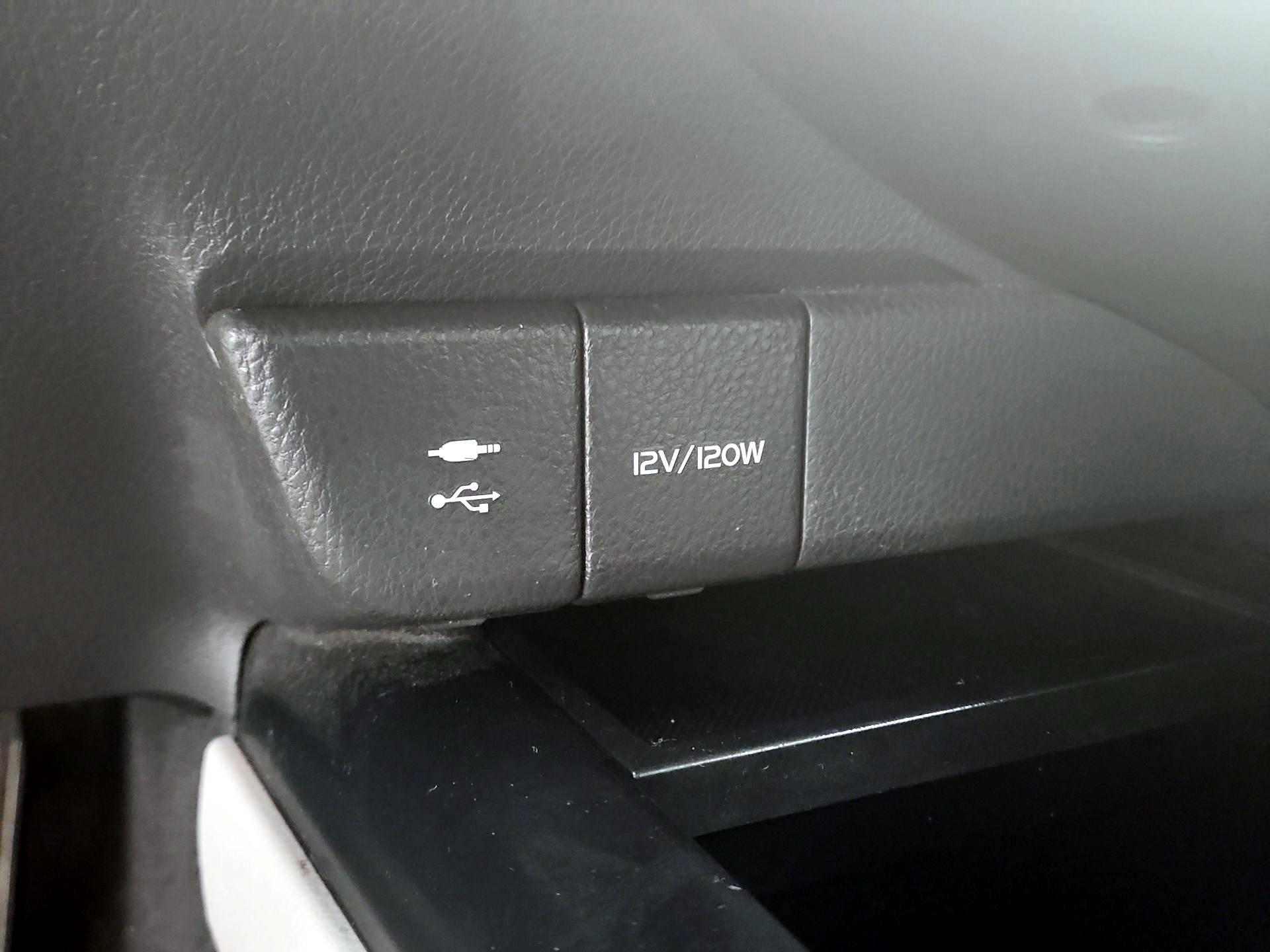 Thumbnail: 2018 Toyota Camry - 18