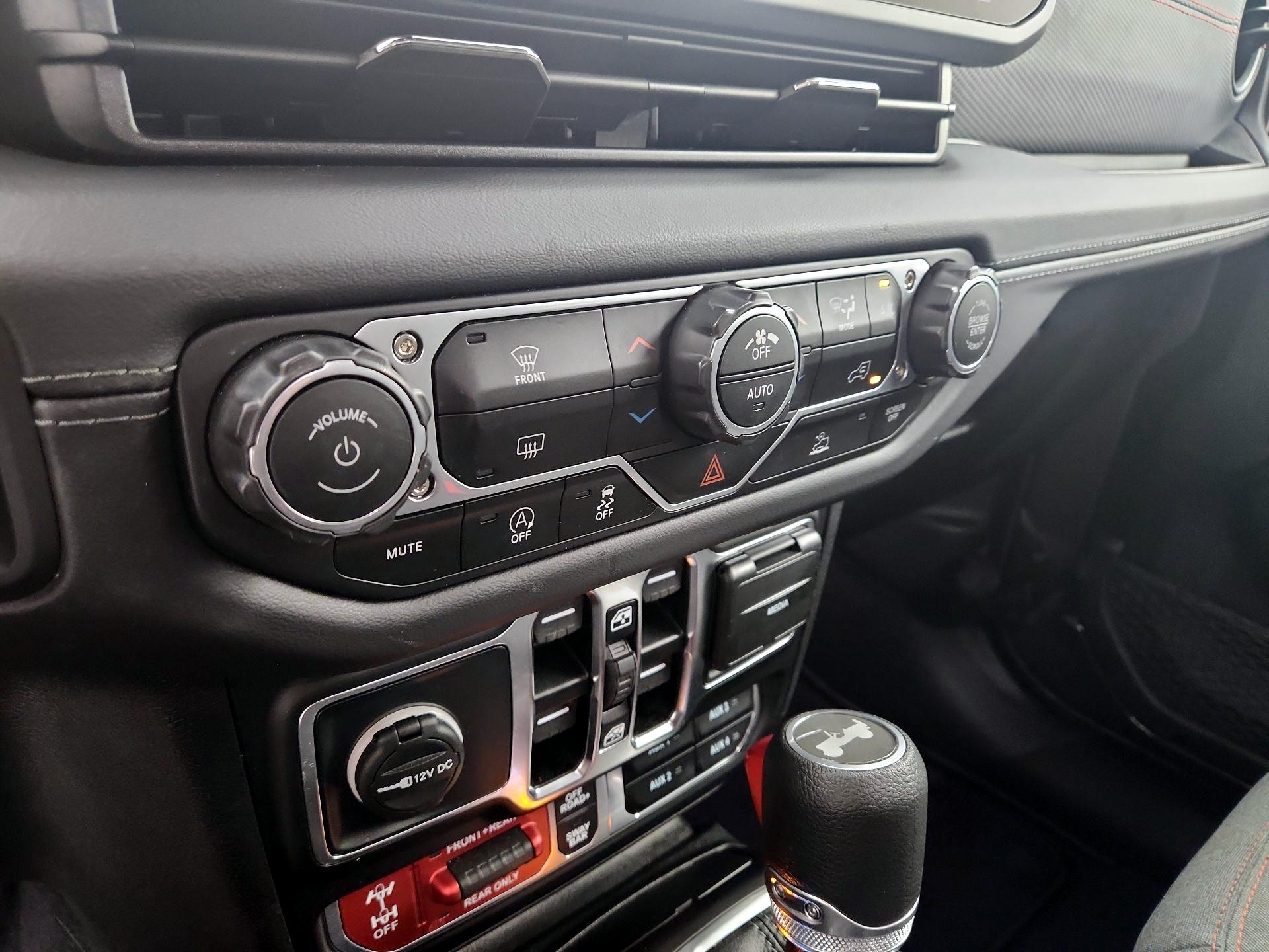 Thumbnail: 2025 Jeep Wrangler - 16