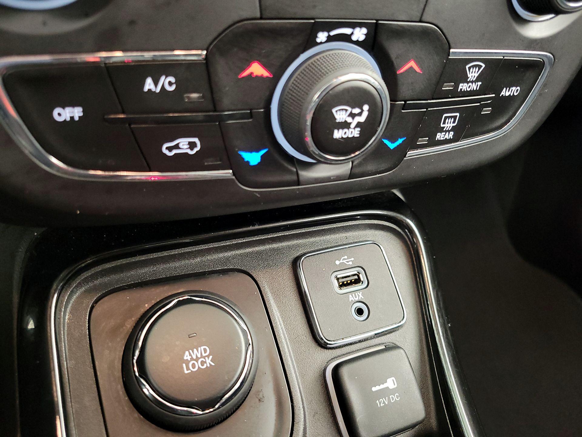 Thumbnail: 2018 Jeep Compass - 16