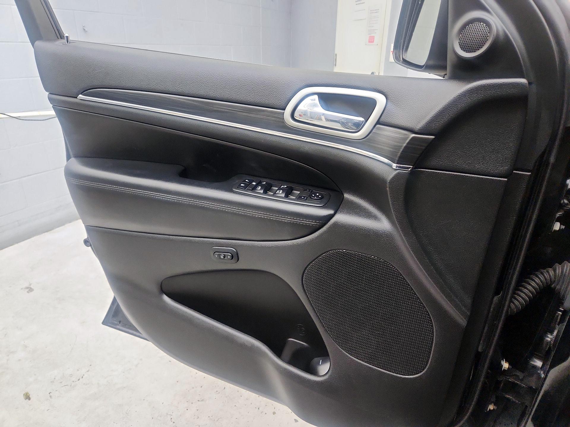 Thumbnail: 2020 Jeep Grand Cherokee - 12