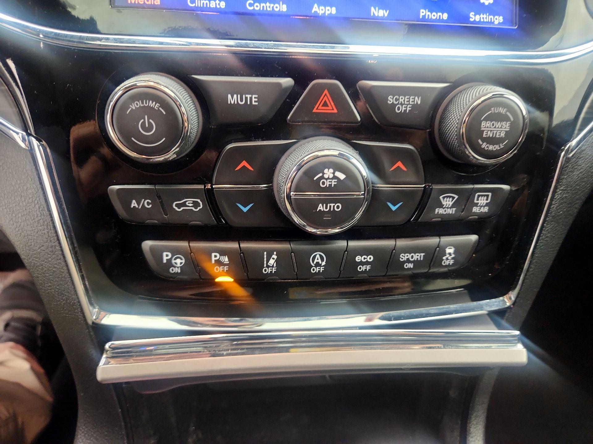 Thumbnail: 2020 Jeep Grand Cherokee - 17