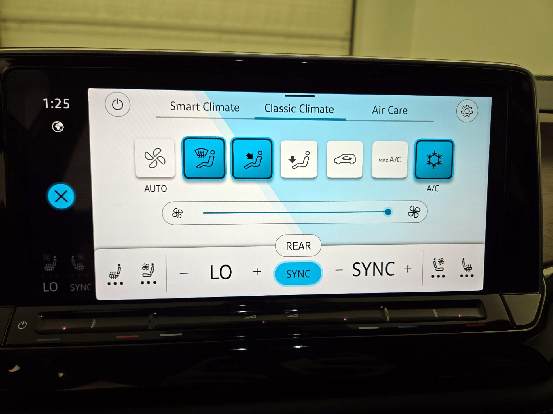 Thumbnail: 2024 Volkswagen Atlas - 16