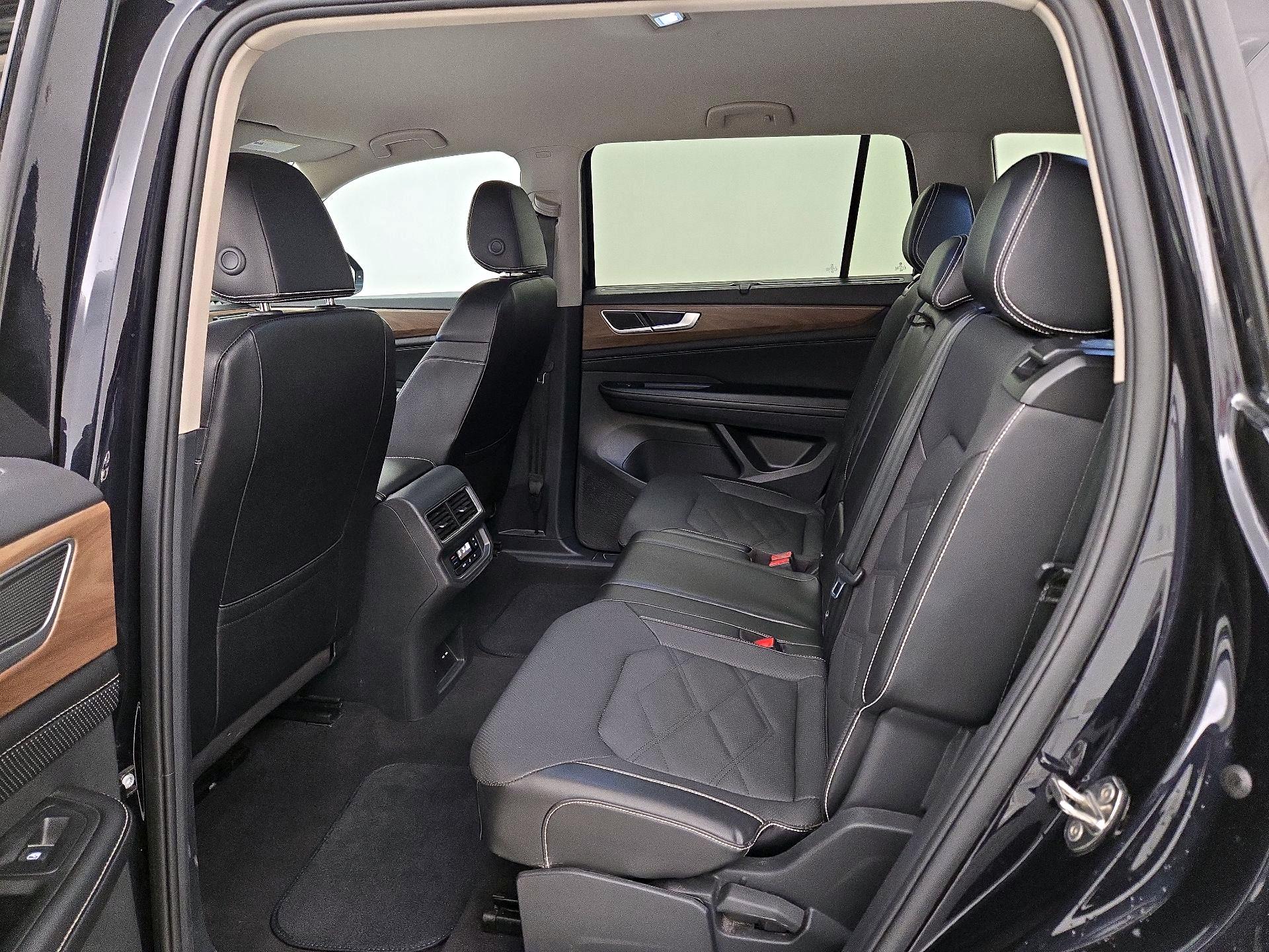 Thumbnail: 2024 Volkswagen Atlas - 19