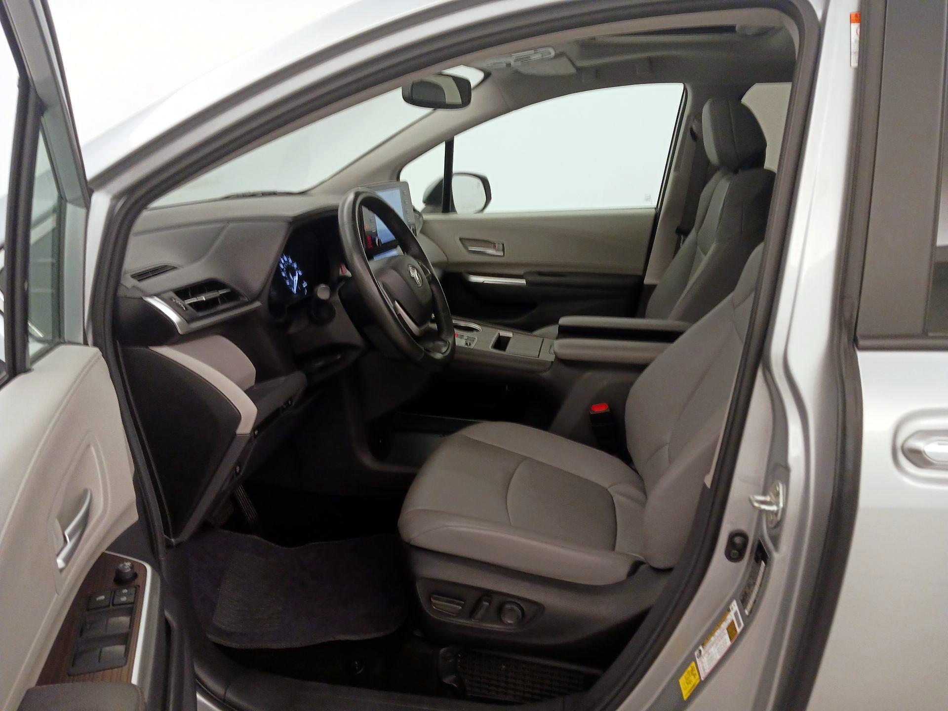 Thumbnail: 2024 Toyota Sienna - 11