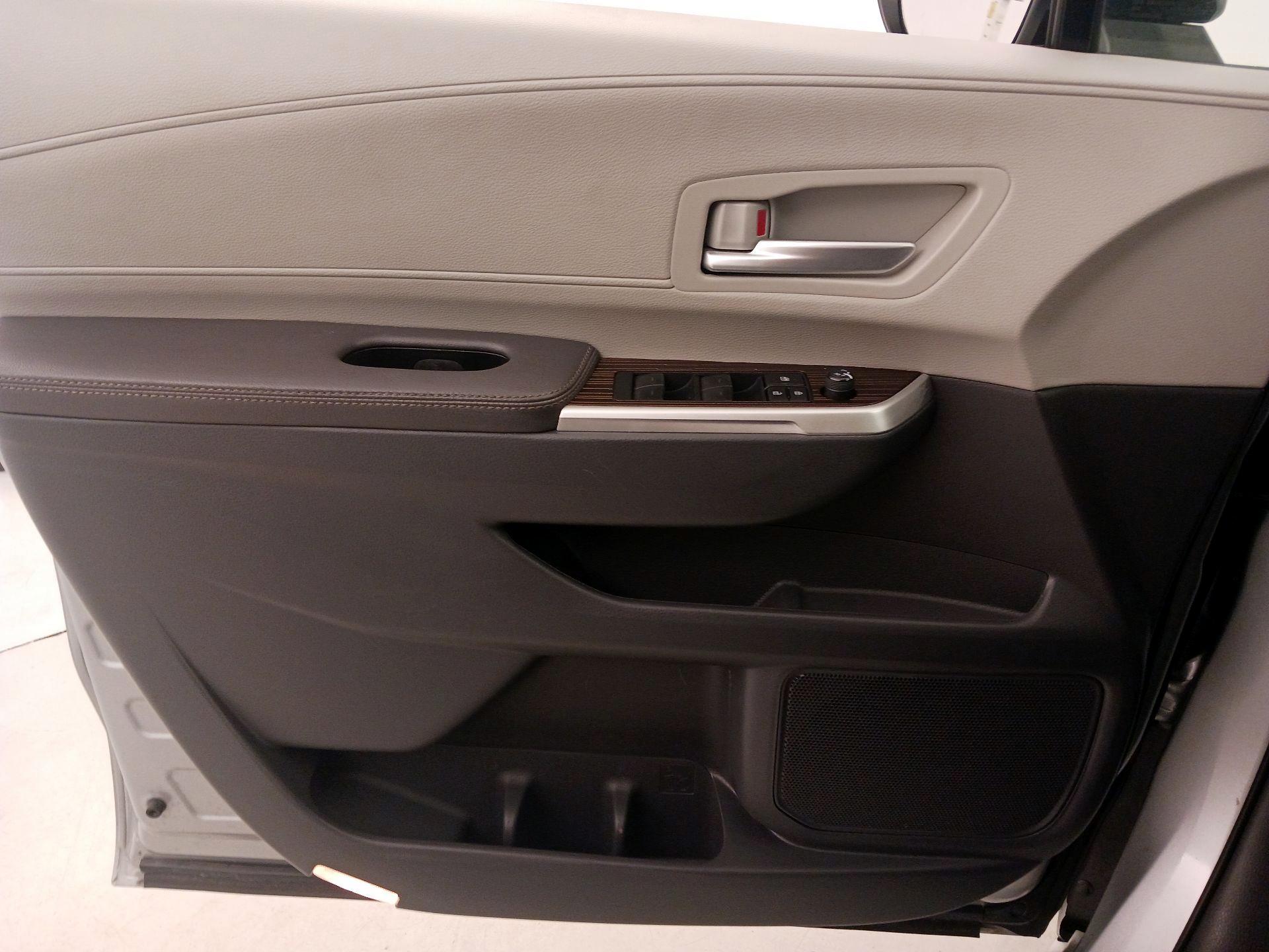 Thumbnail: 2024 Toyota Sienna - 12