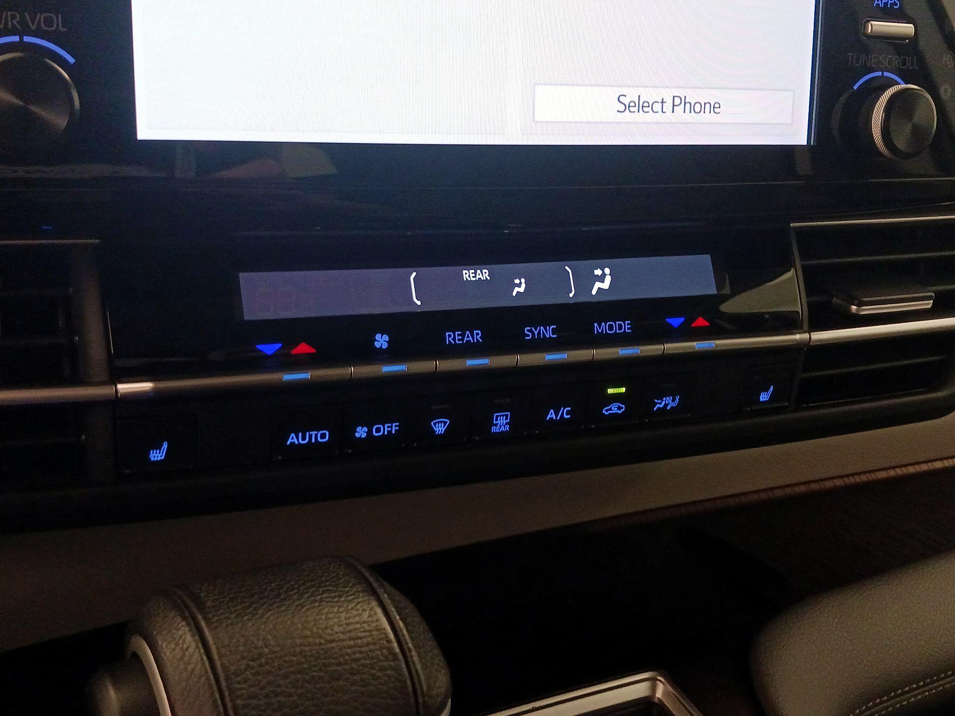 Thumbnail: 2024 Toyota Sienna - 16