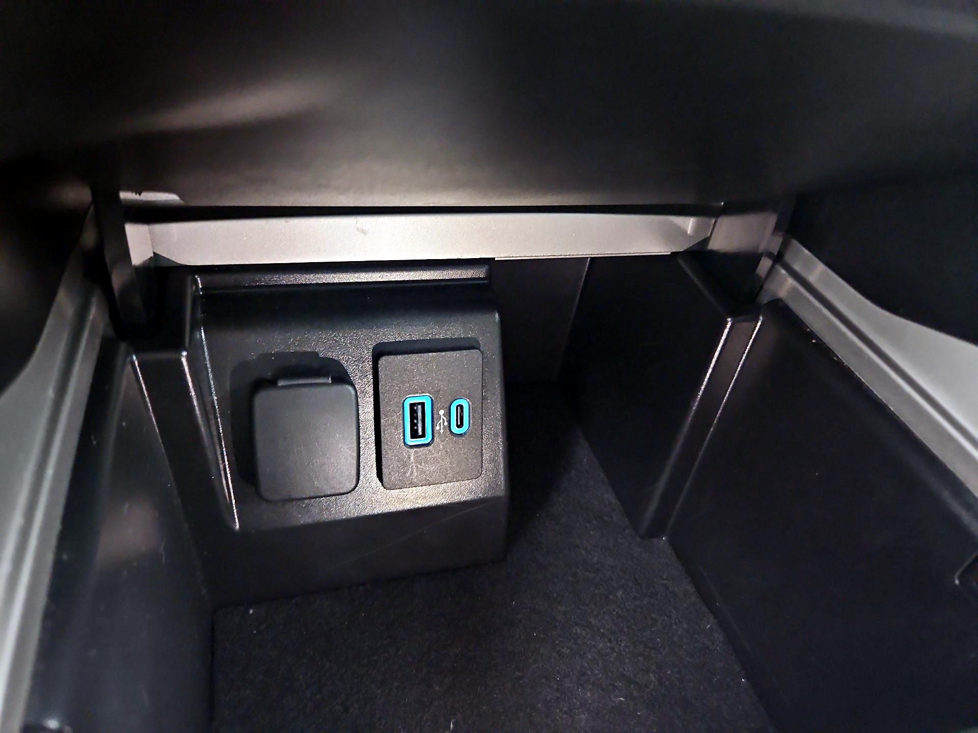 Thumbnail: 2023 Ford Explorer - 18