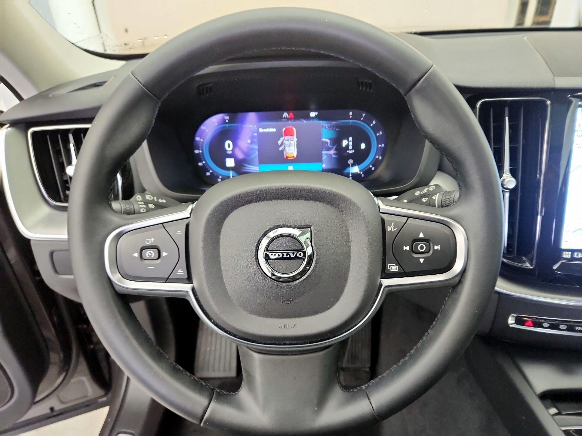 Thumbnail: 2023 Volvo XC60 - 10