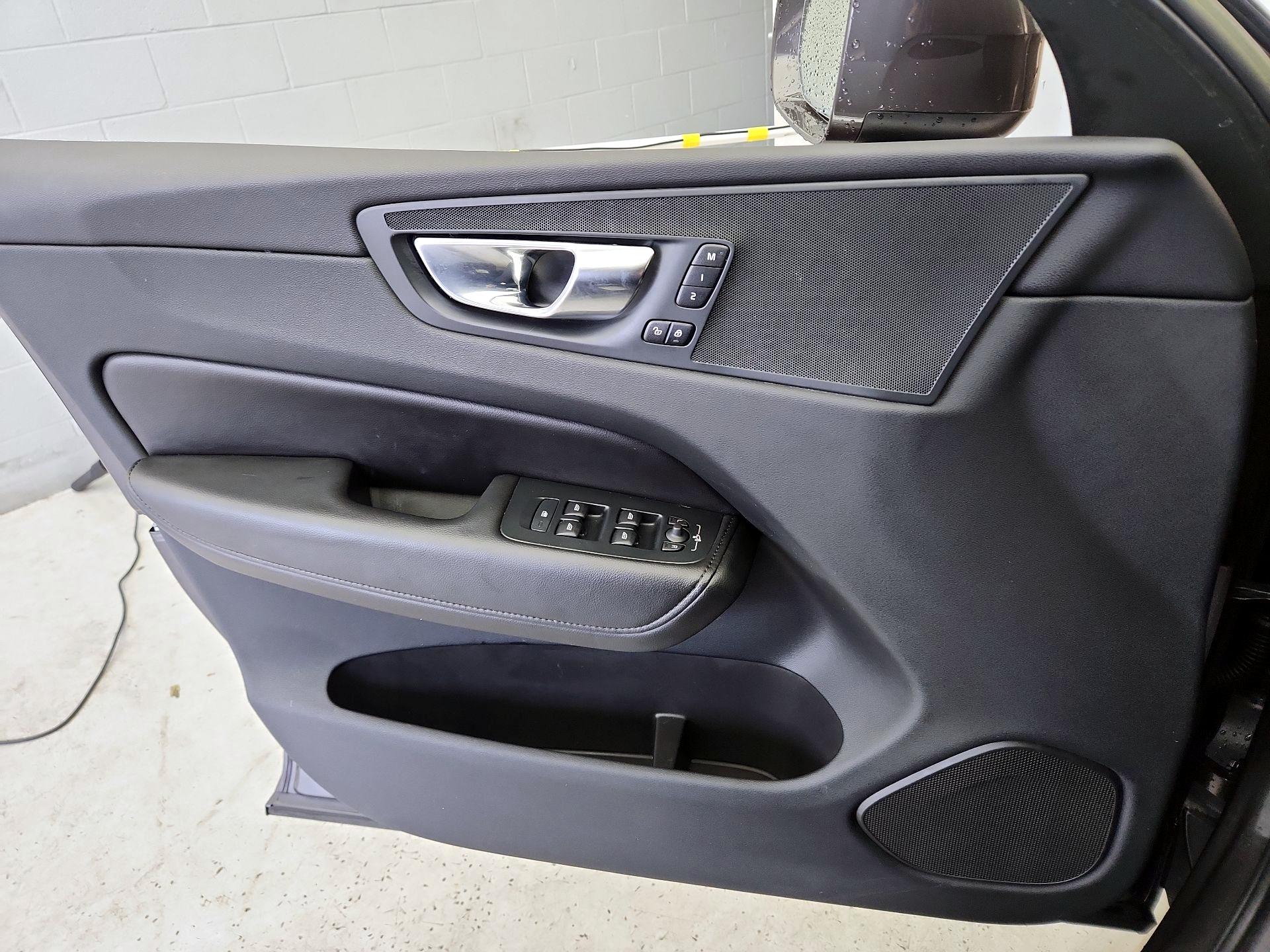 Thumbnail: 2023 Volvo XC60 - 12