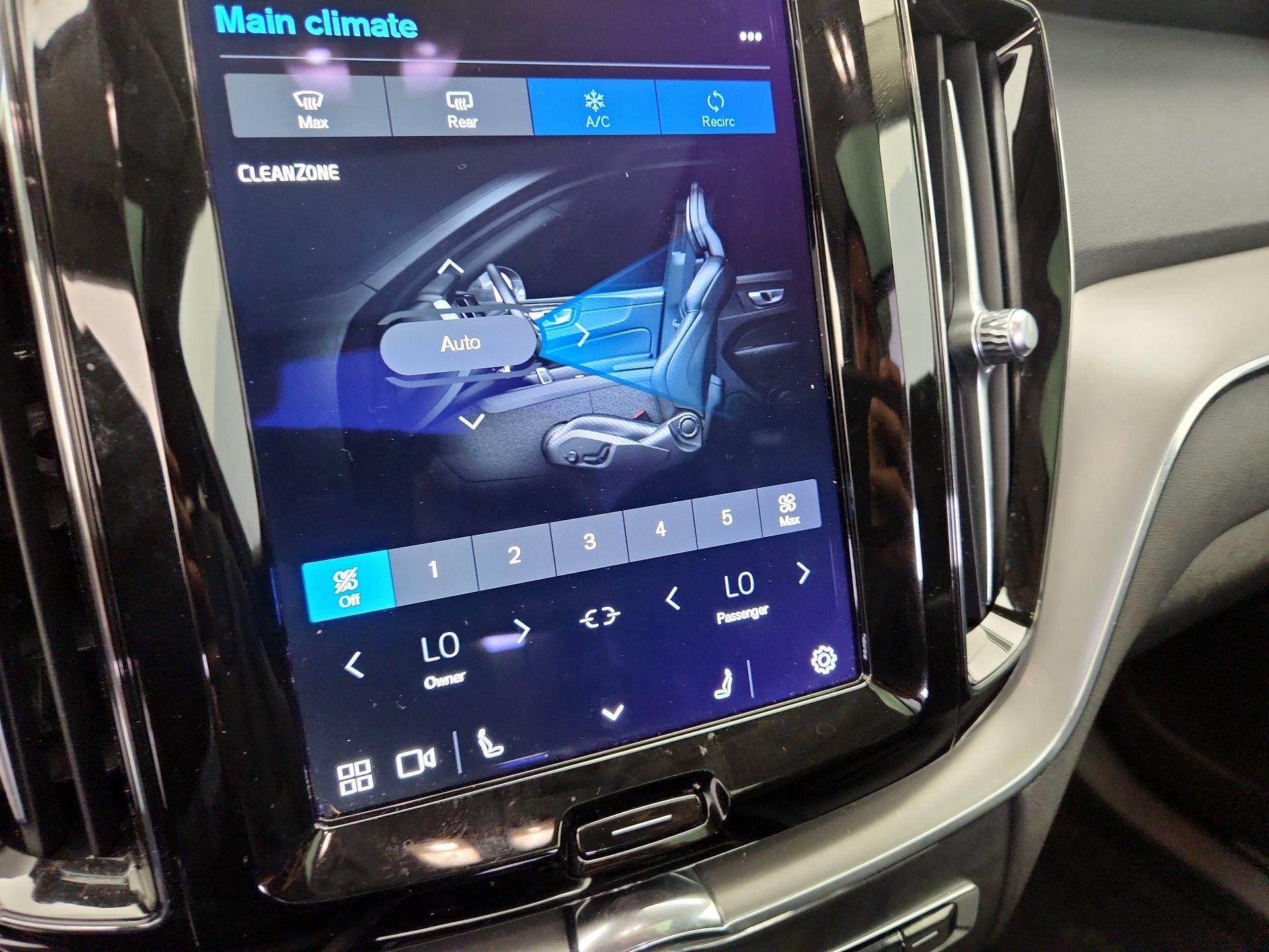 Thumbnail: 2023 Volvo XC60 - 17