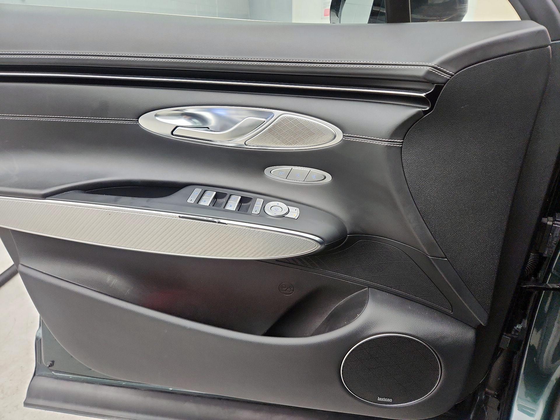 Thumbnail: 2023 Genesis GV70 - 12