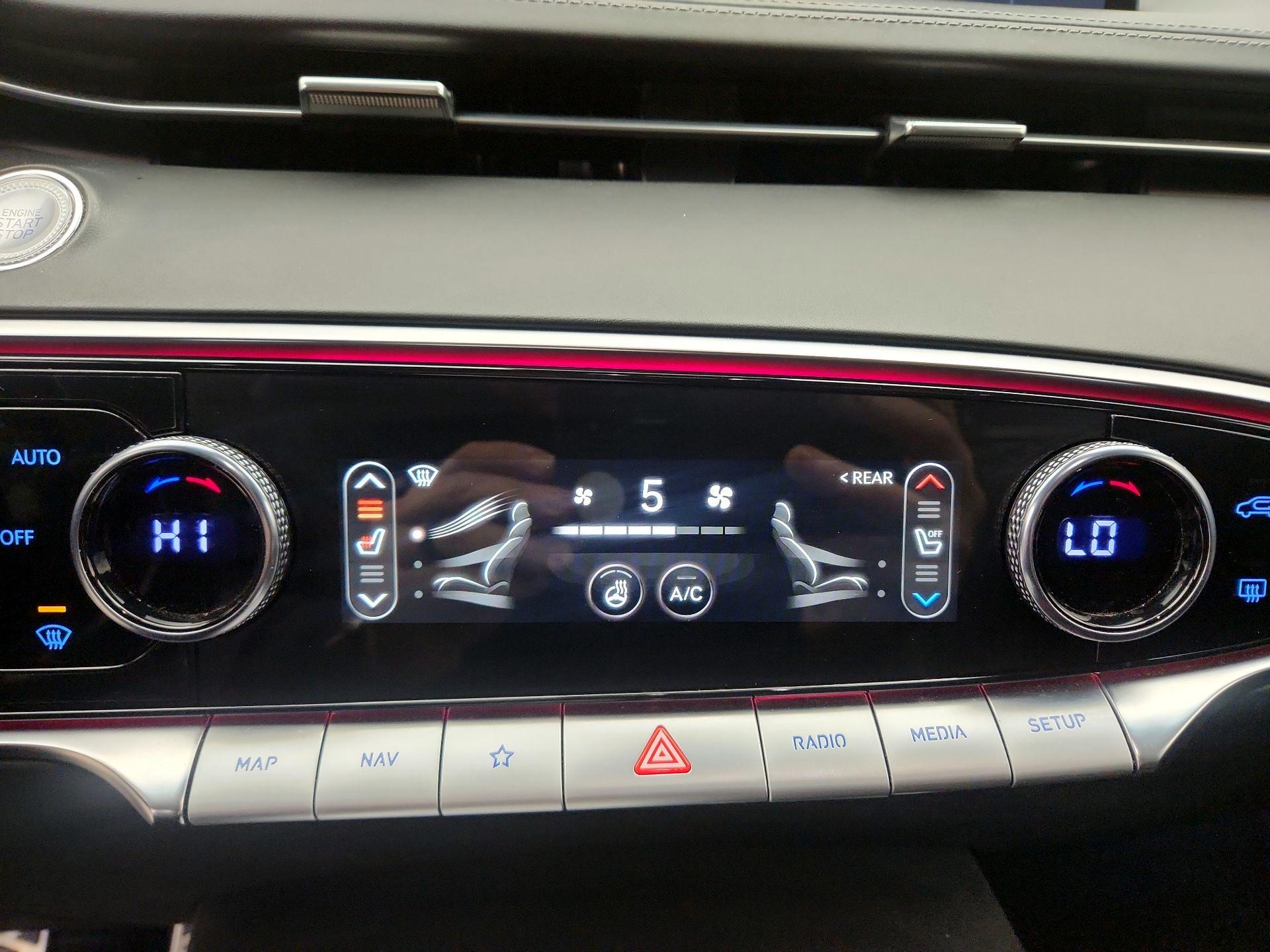 Thumbnail: 2023 Genesis GV70 - 17