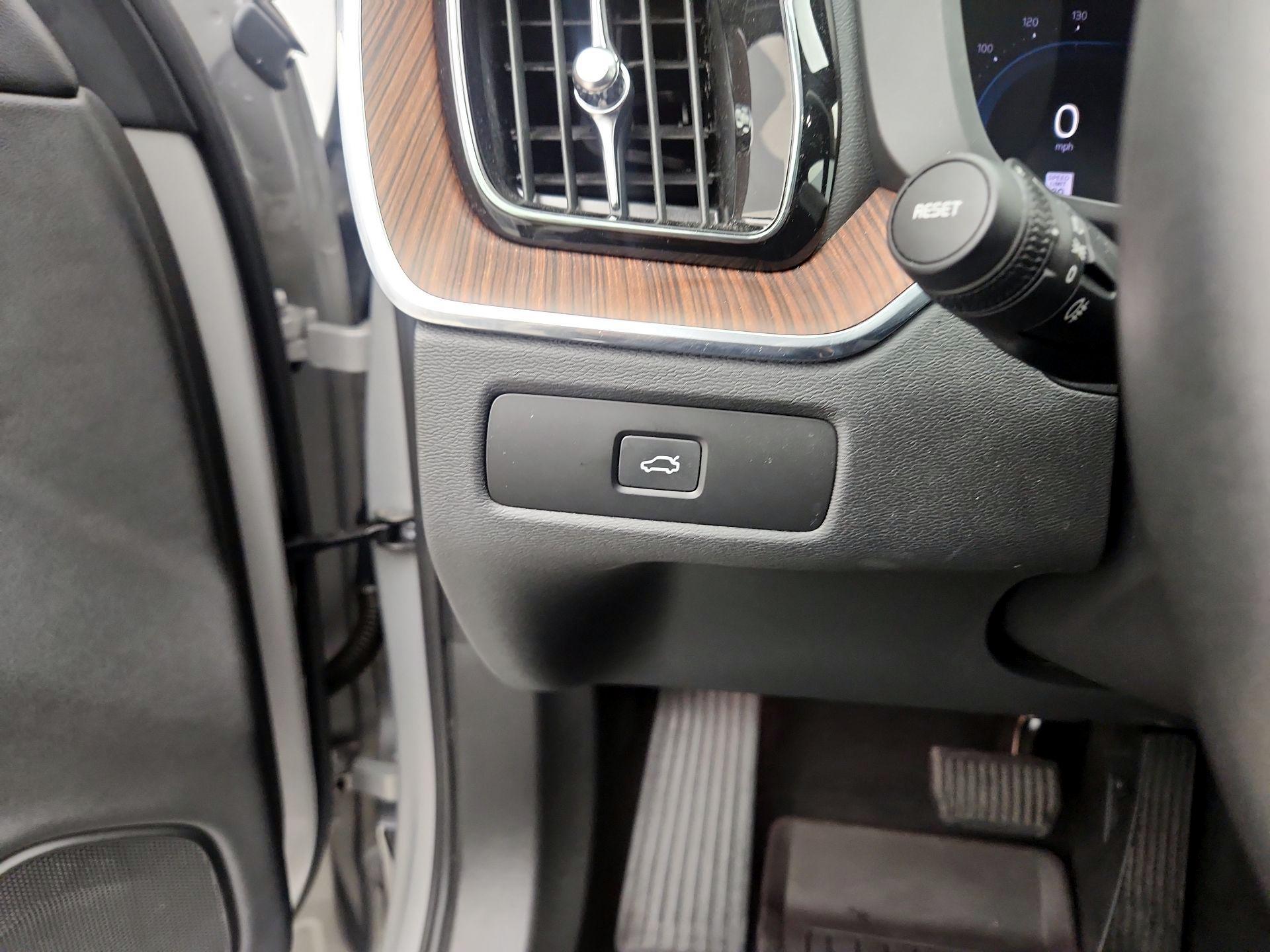 Thumbnail: 2024 Volvo XC60 - 13