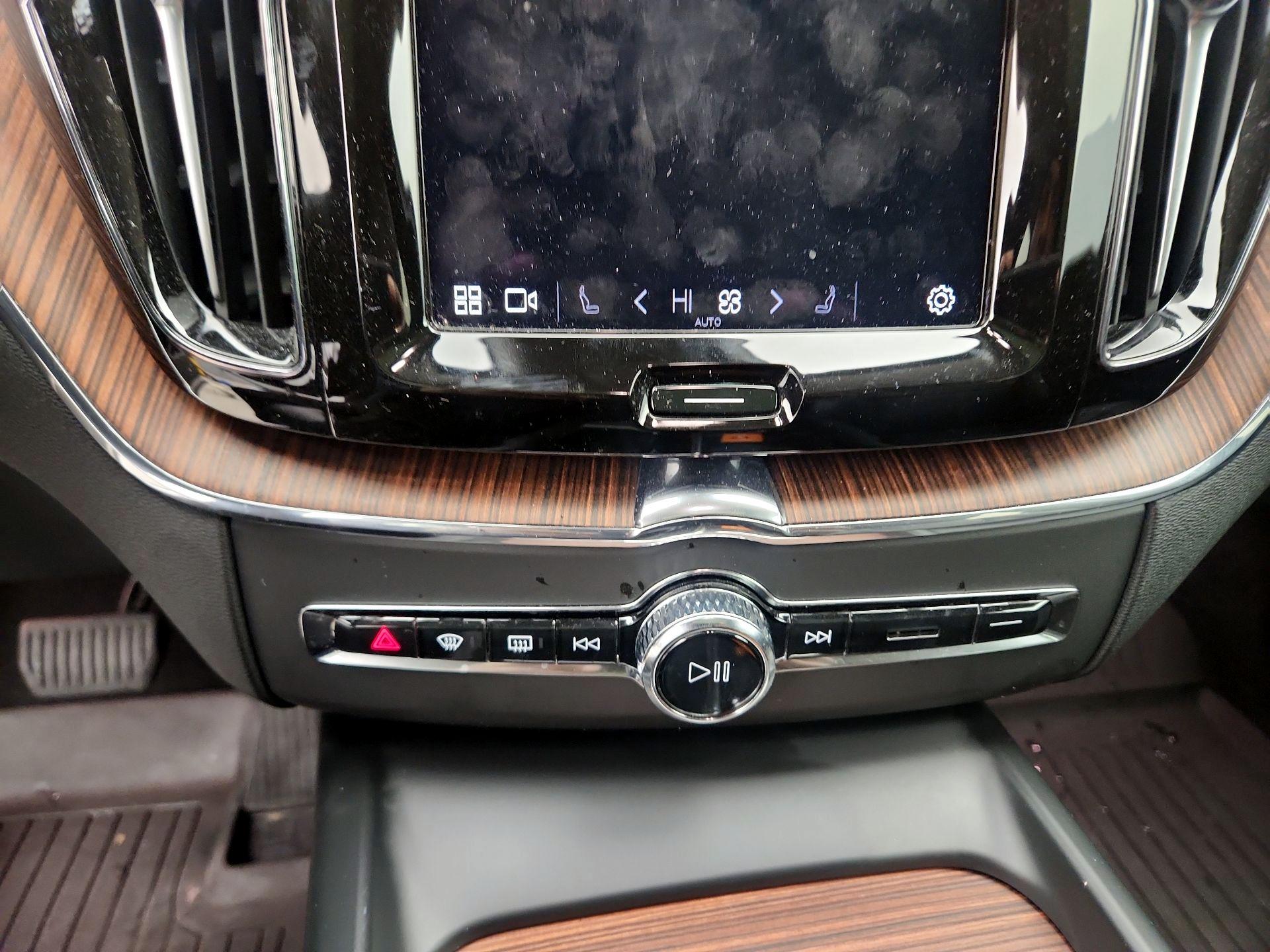 Thumbnail: 2024 Volvo XC60 - 16