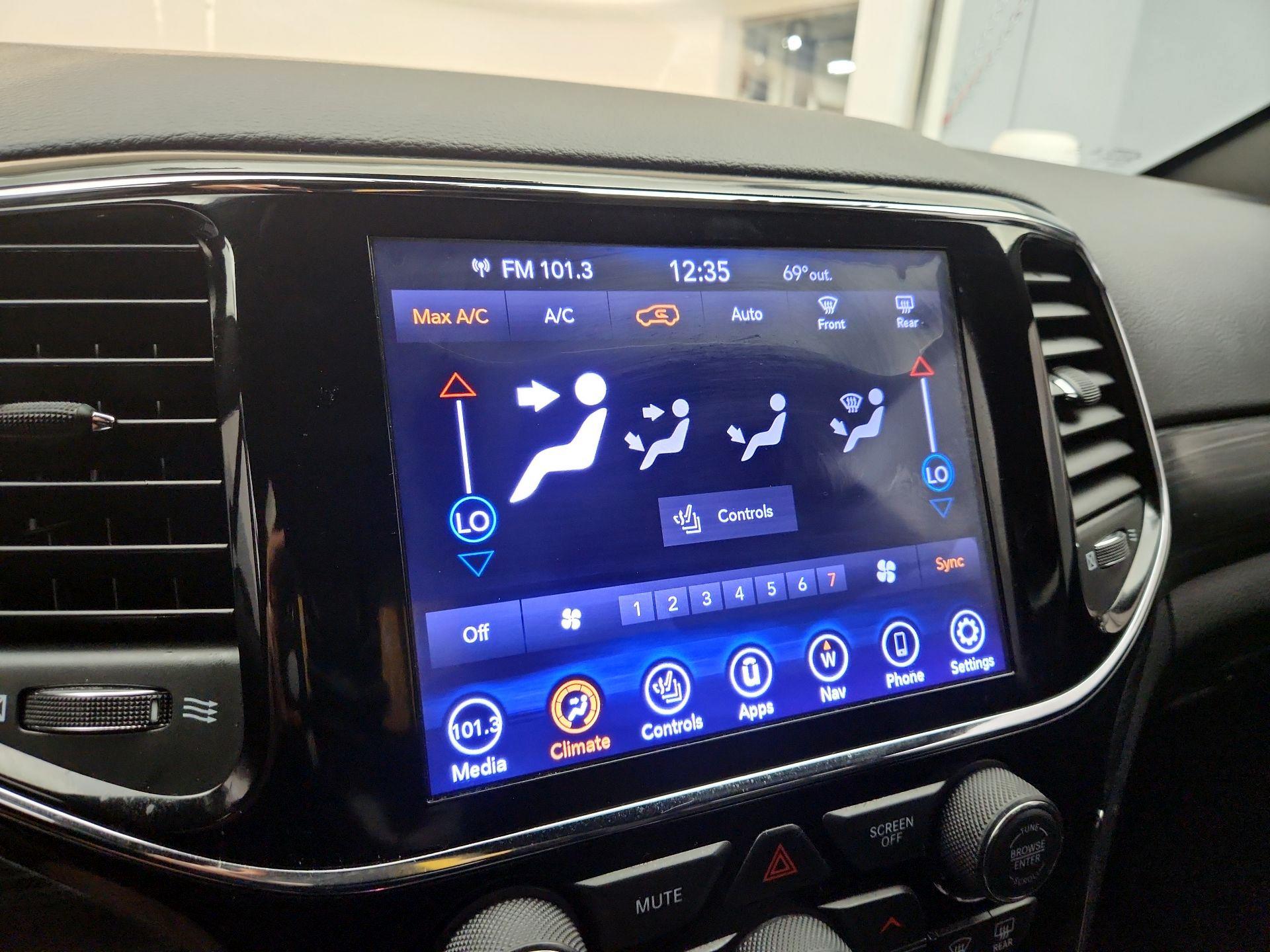 Thumbnail: 2020 Jeep Grand Cherokee - 17