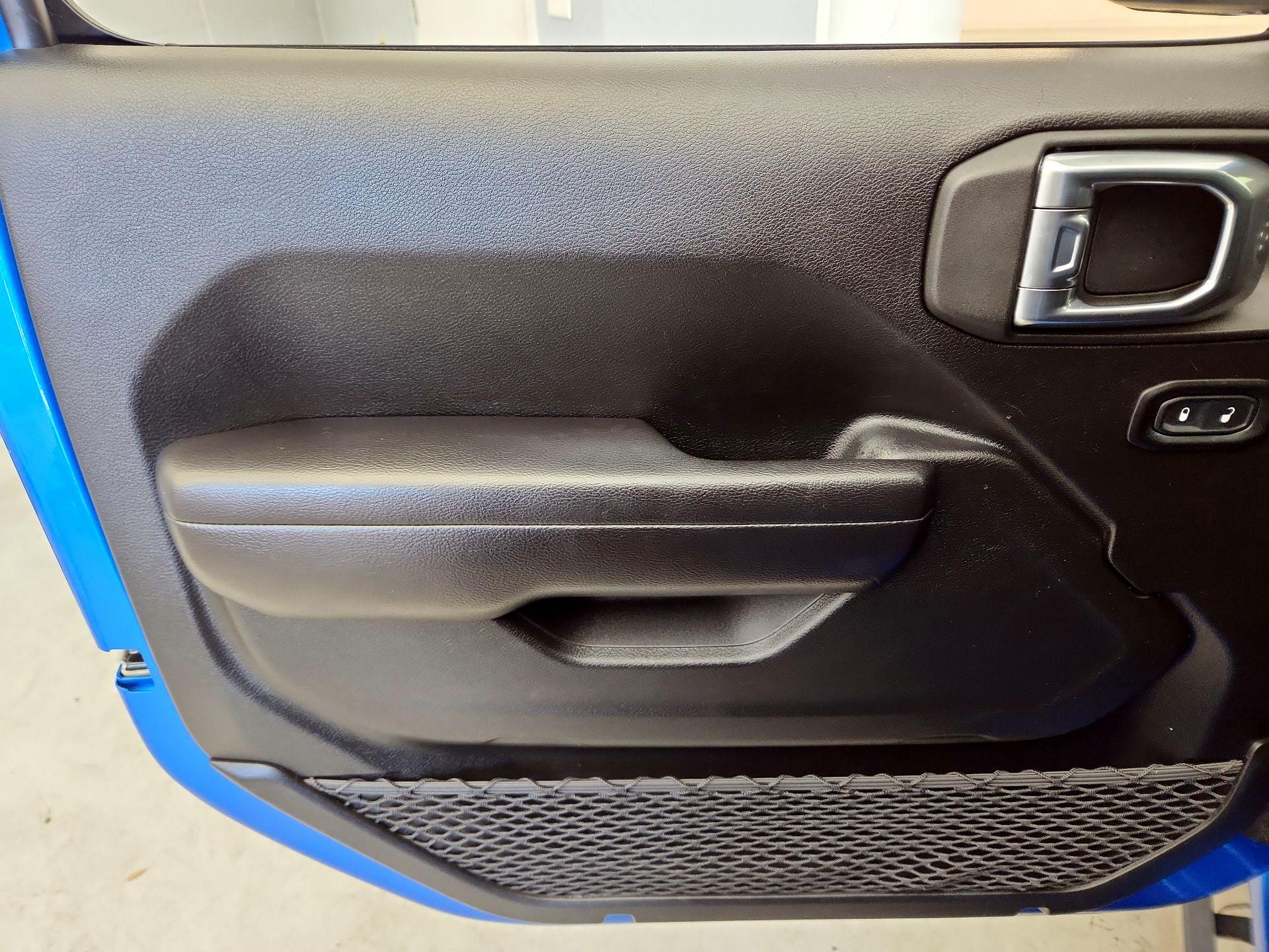 Thumbnail: 2021 Jeep Gladiator - 12