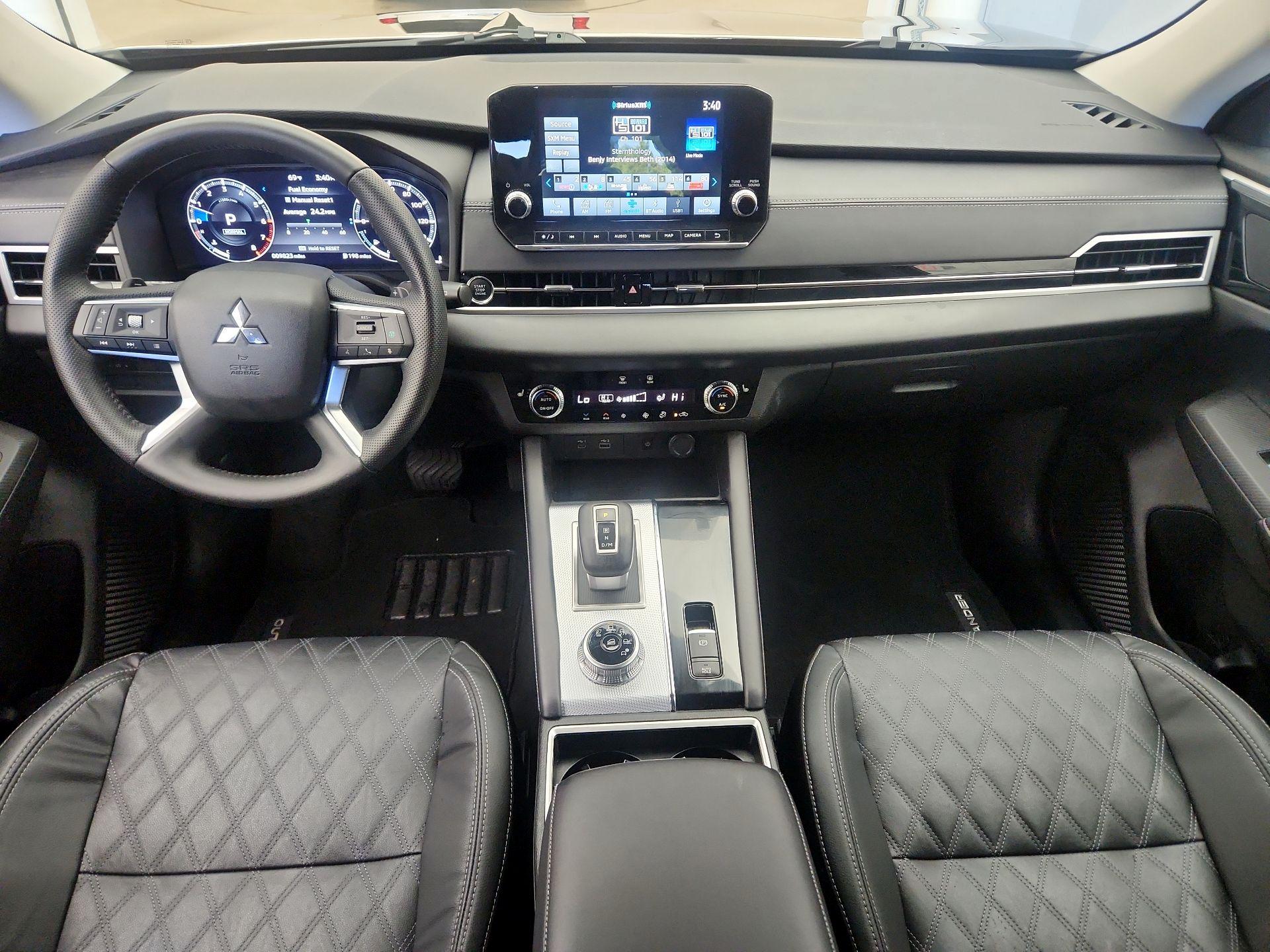 Thumbnail: 2023 Mitsubishi Outlander - 9