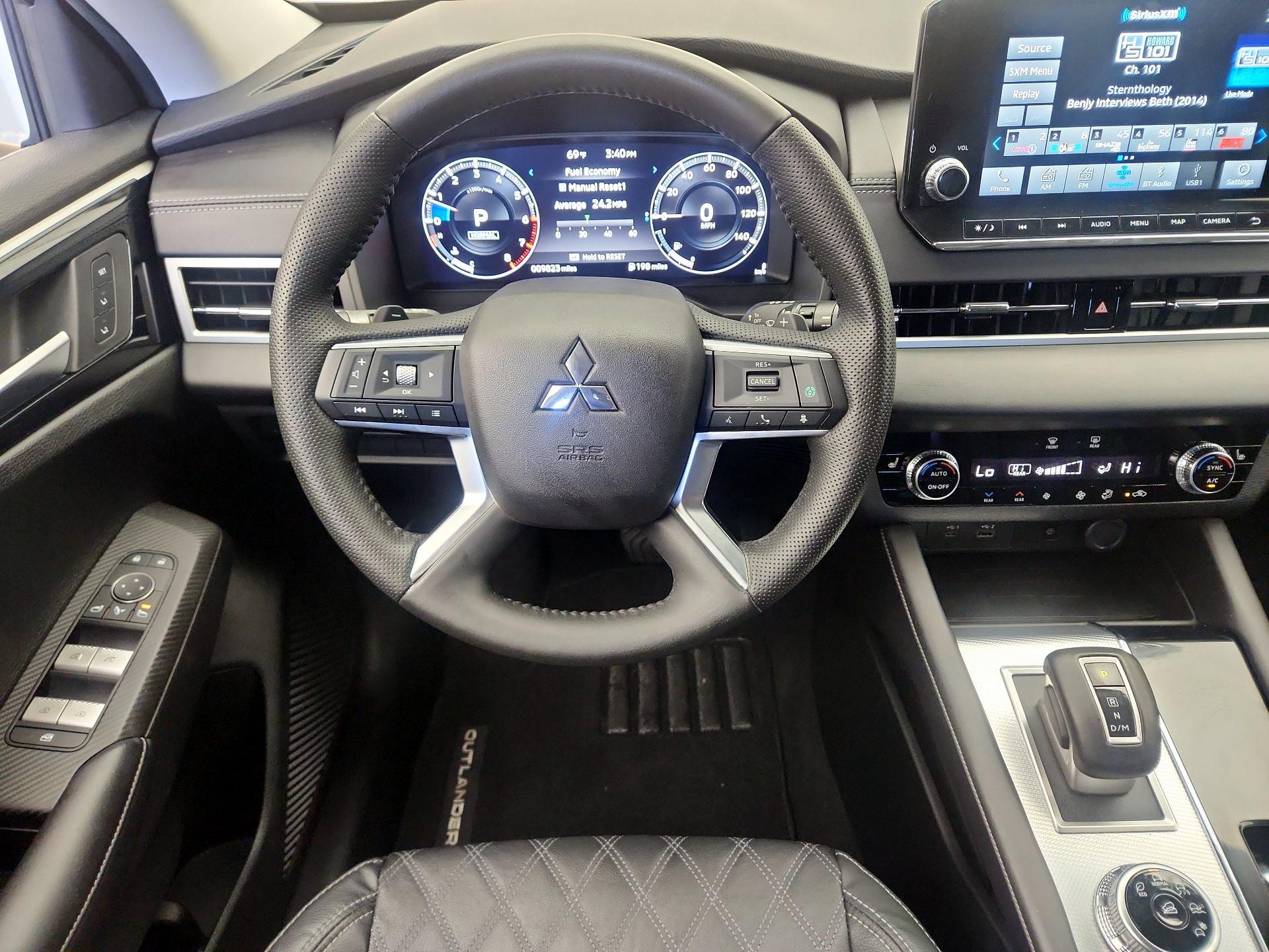 Thumbnail: 2023 Mitsubishi Outlander - 10