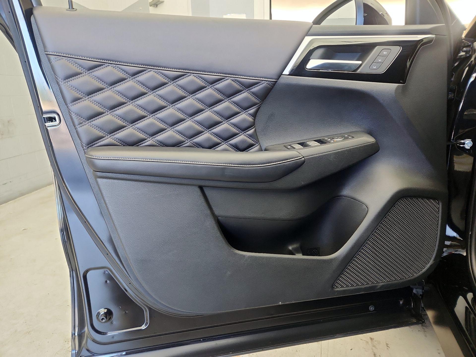 Thumbnail: 2023 Mitsubishi Outlander - 12