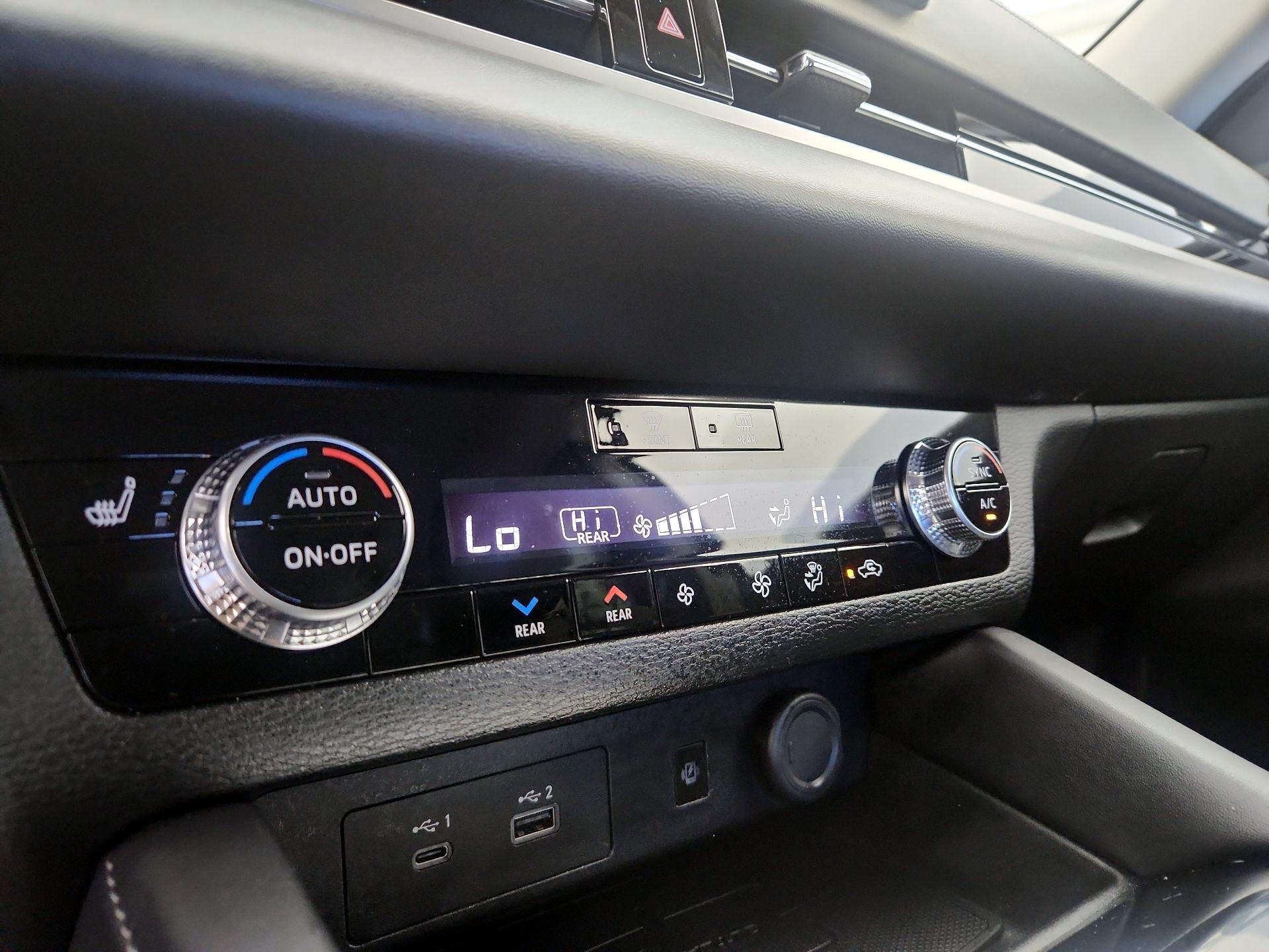 Thumbnail: 2023 Mitsubishi Outlander - 17