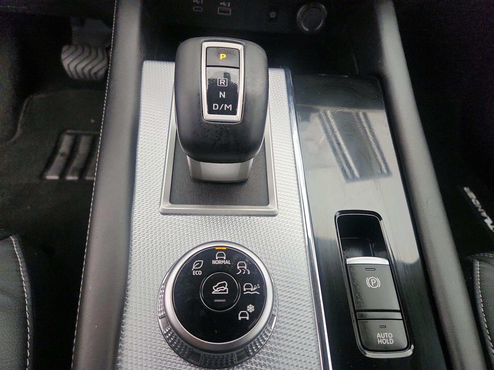 Thumbnail: 2023 Mitsubishi Outlander - 18