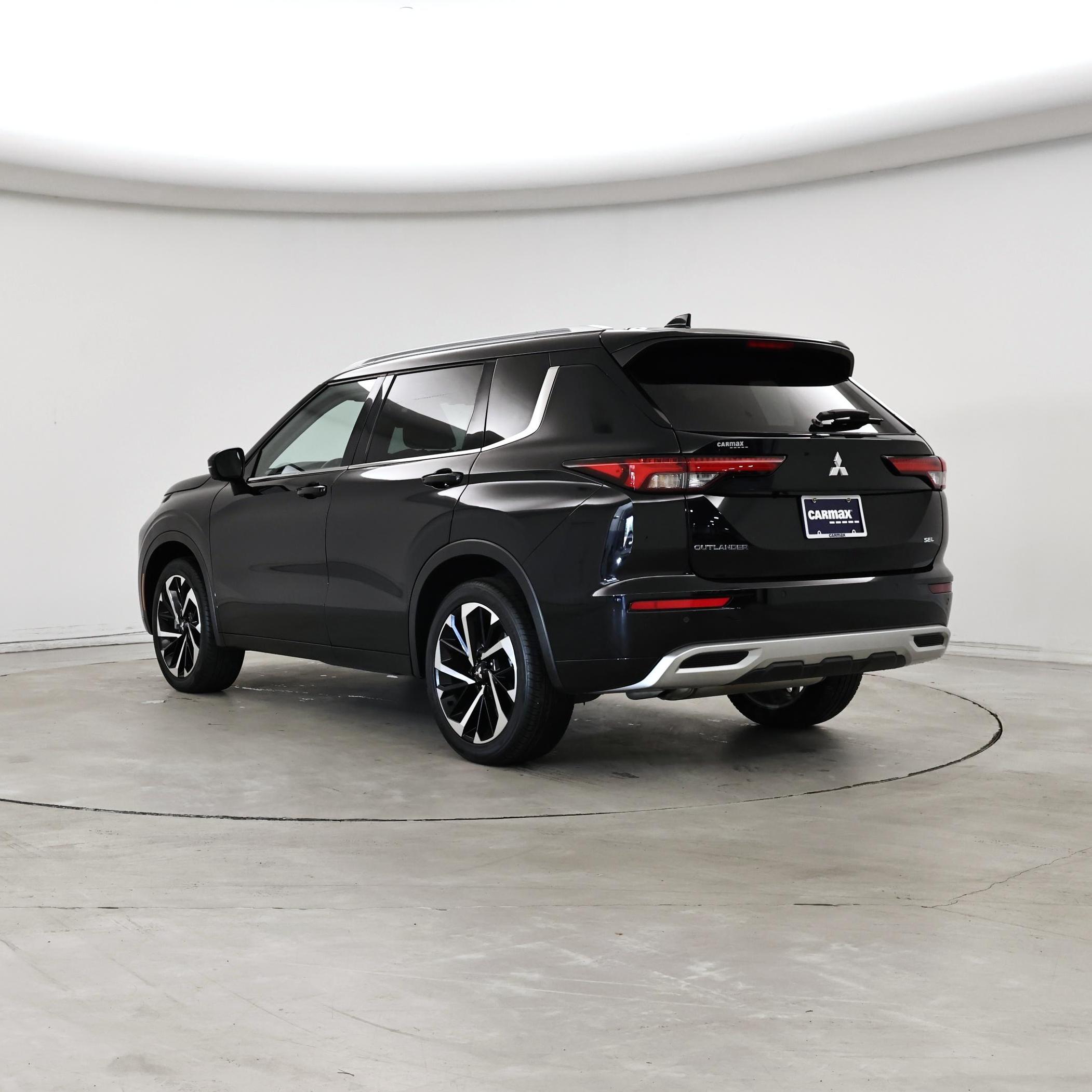 Thumbnail: 2023 Mitsubishi Outlander - 2