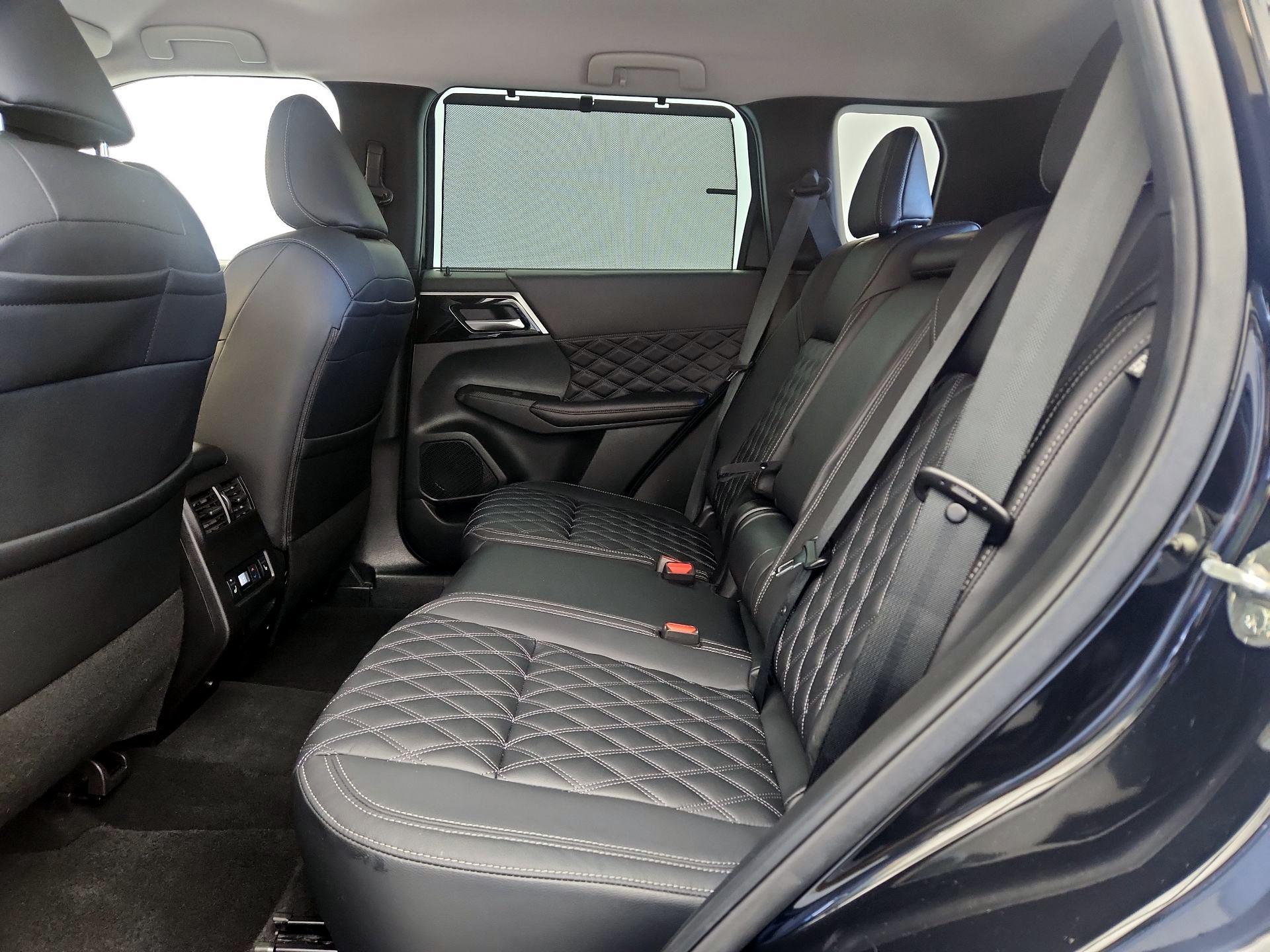 Thumbnail: 2023 Mitsubishi Outlander - 20