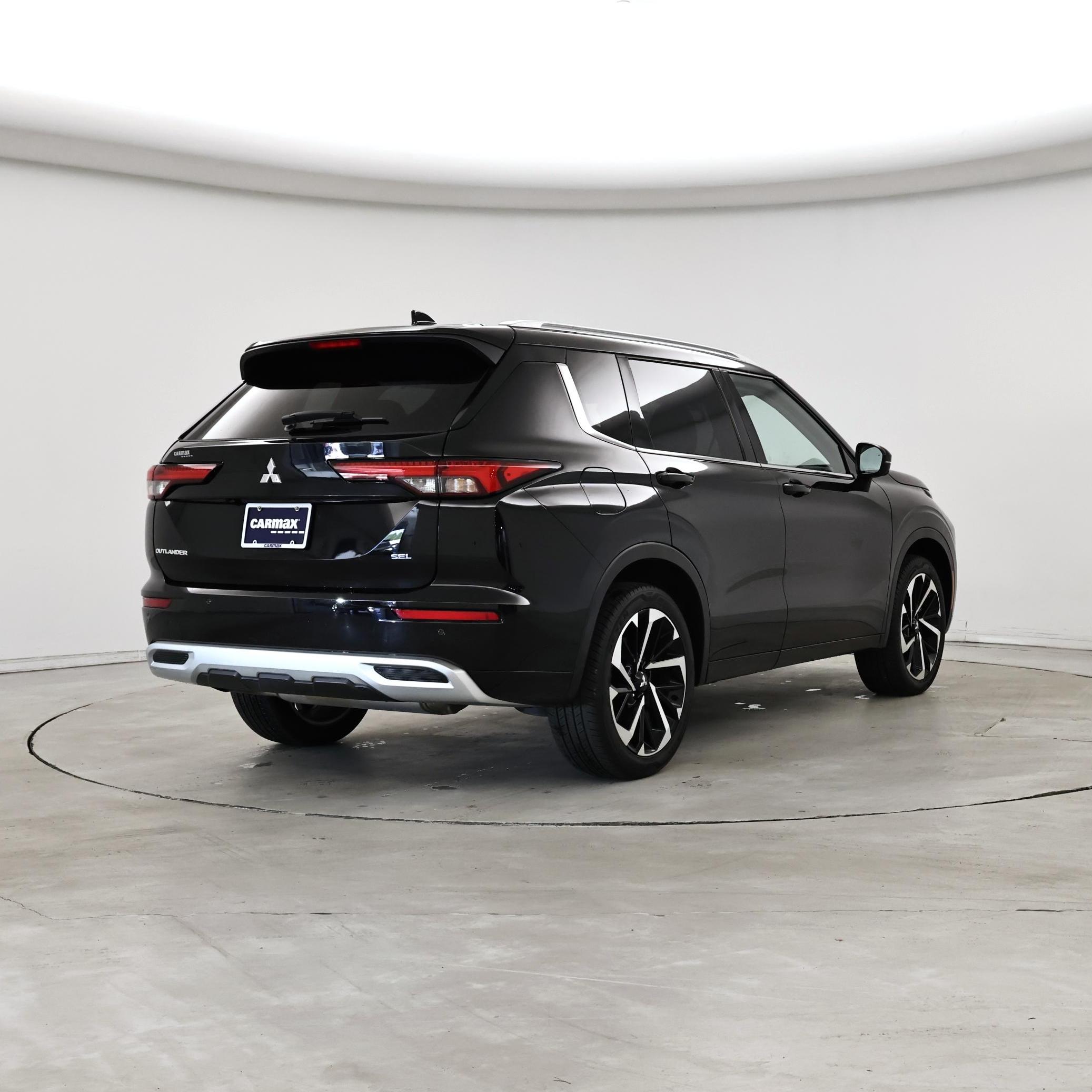 Thumbnail: 2023 Mitsubishi Outlander - 8