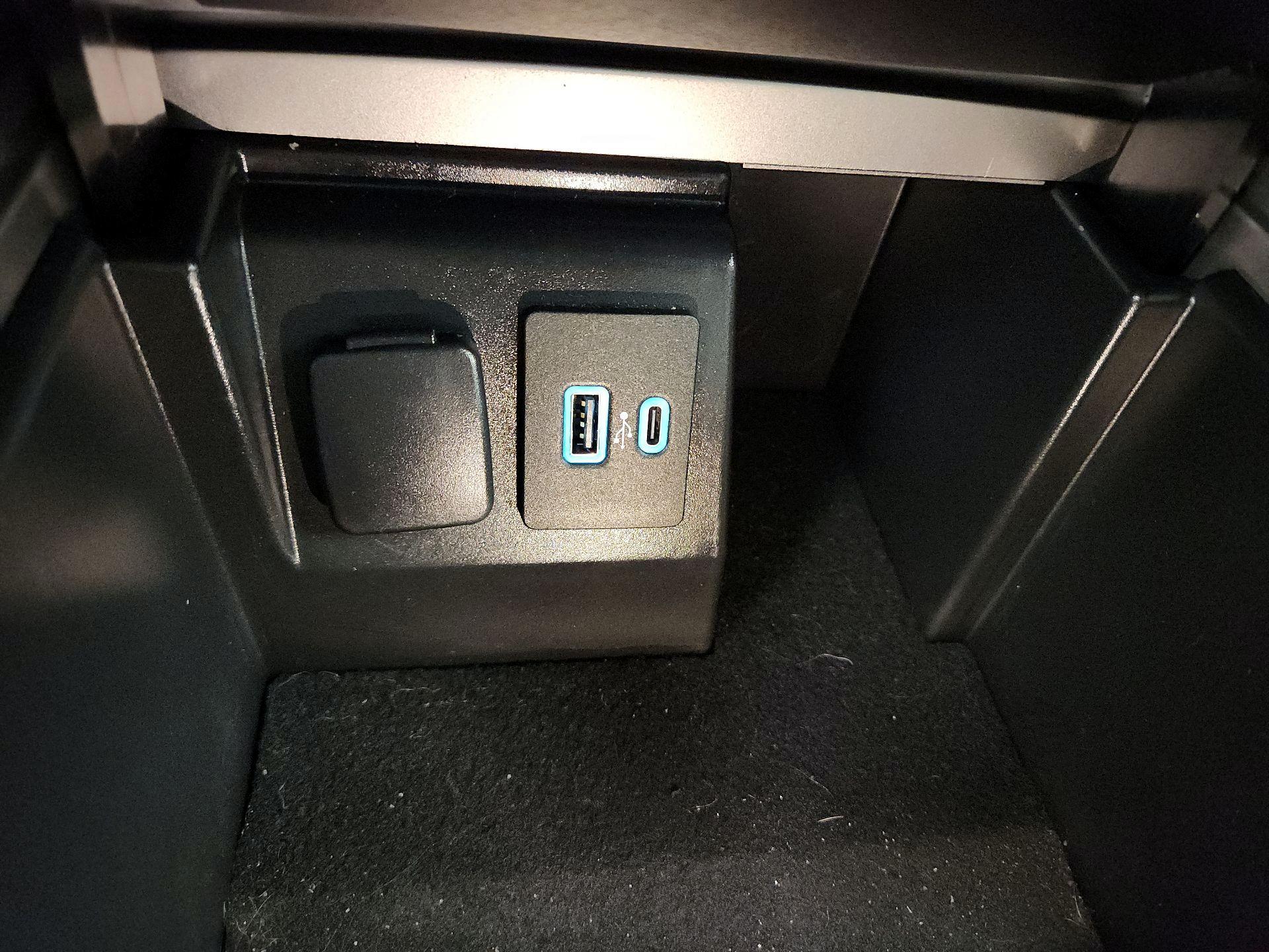 Thumbnail: 2021 Ford Explorer - 19