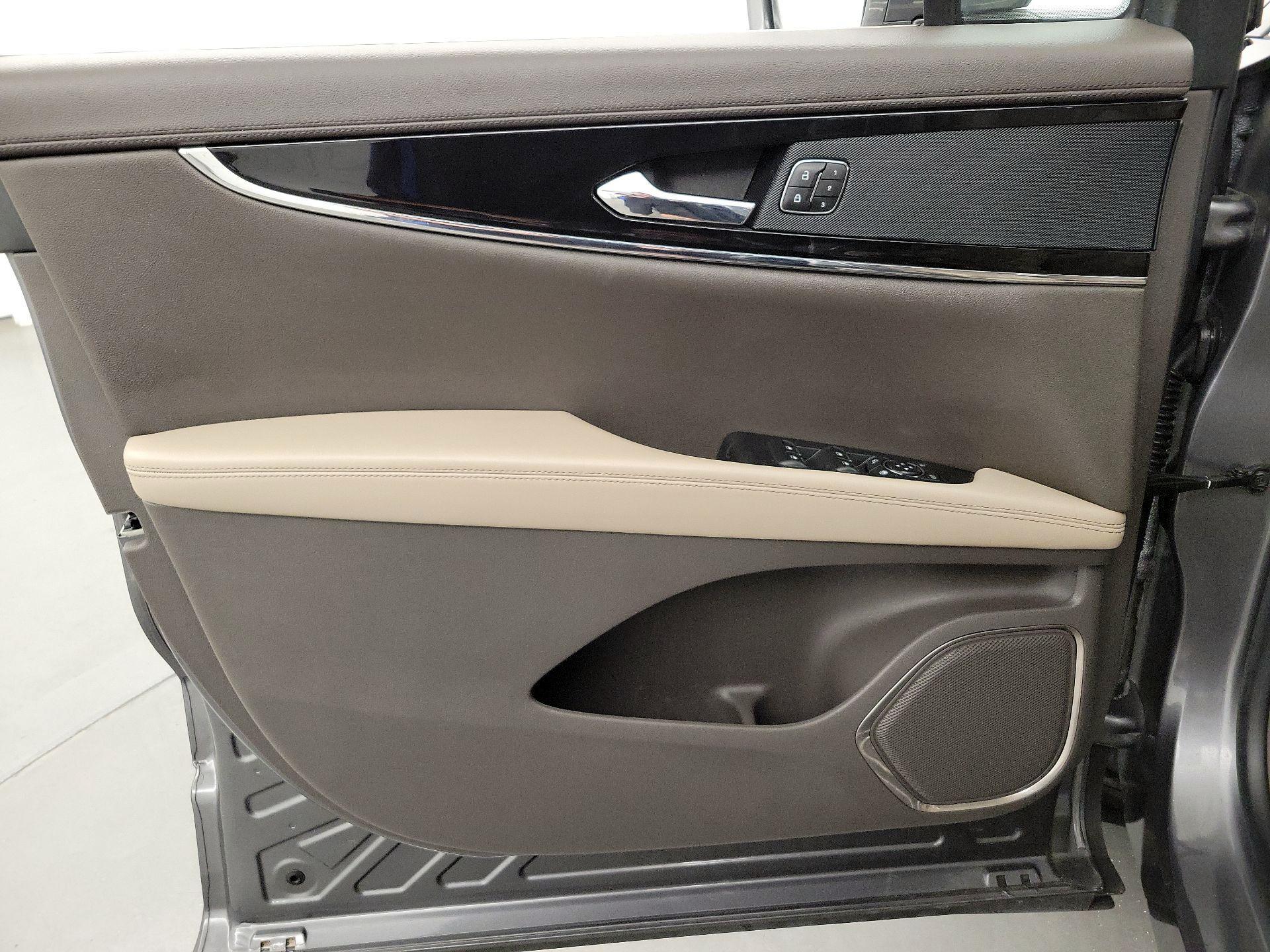 Thumbnail: 2021 Lincoln Nautilus - 12