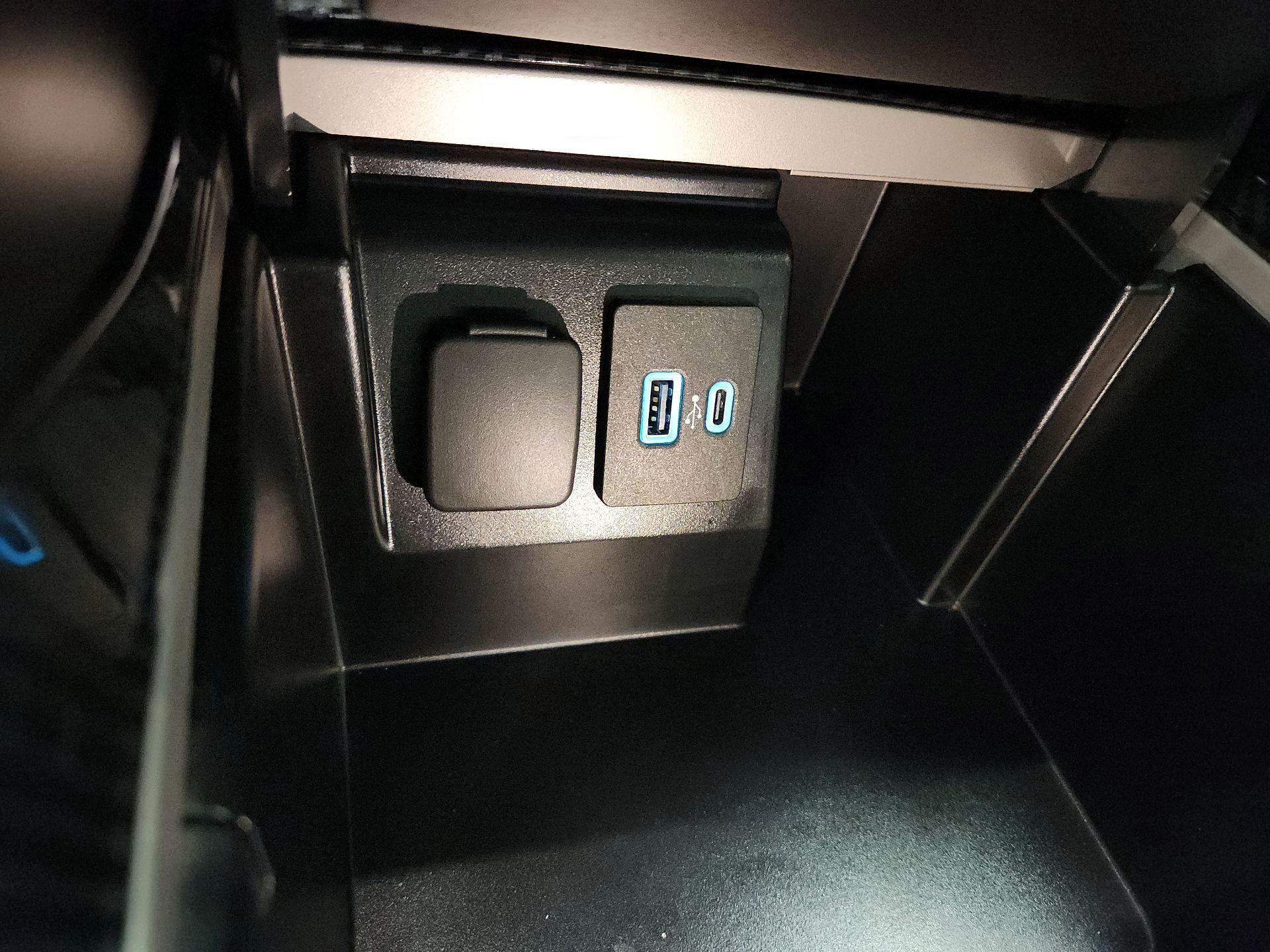 Thumbnail: 2021 Ford Explorer - 18