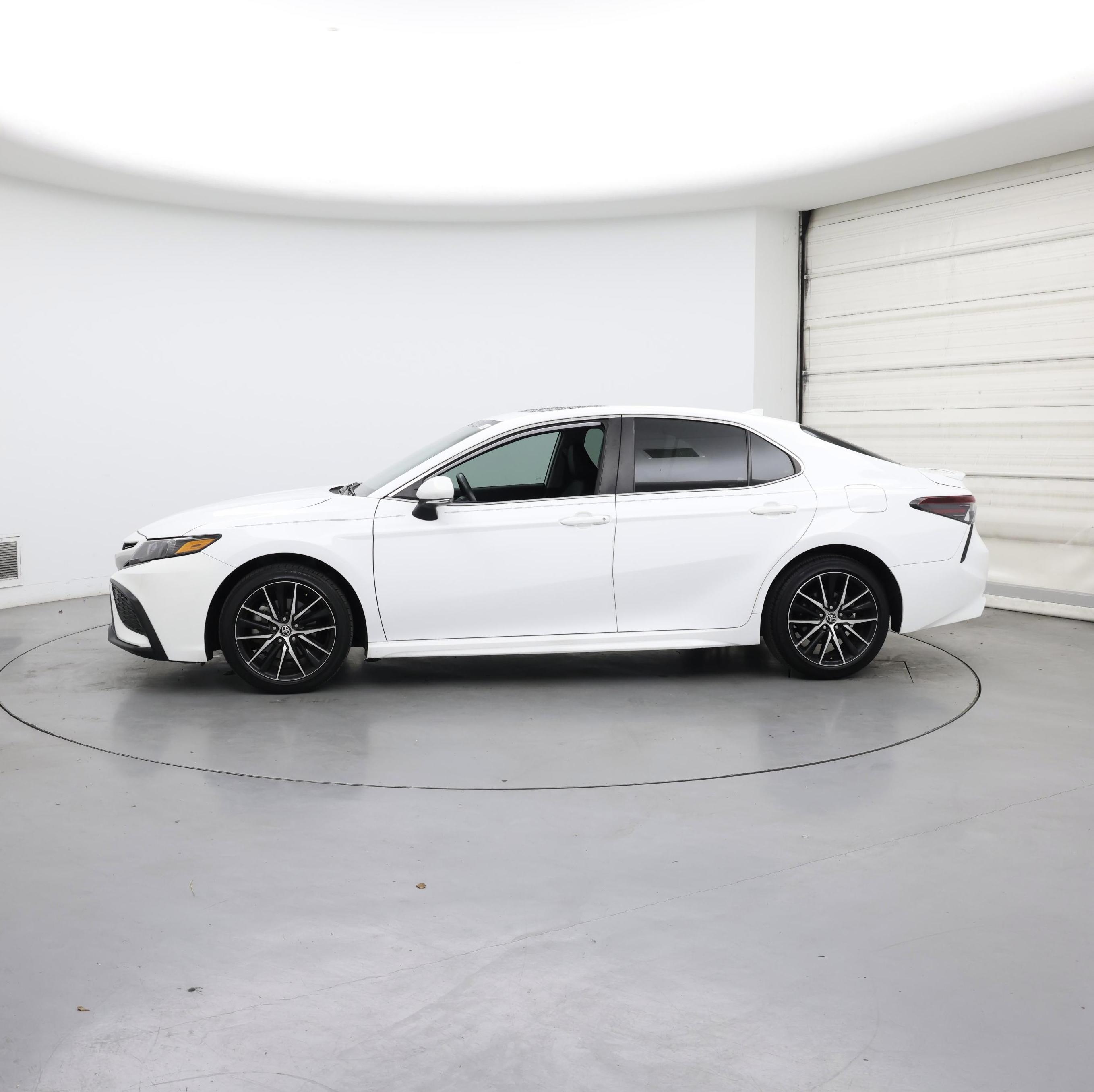 Thumbnail: 2021 Toyota Camry - 3