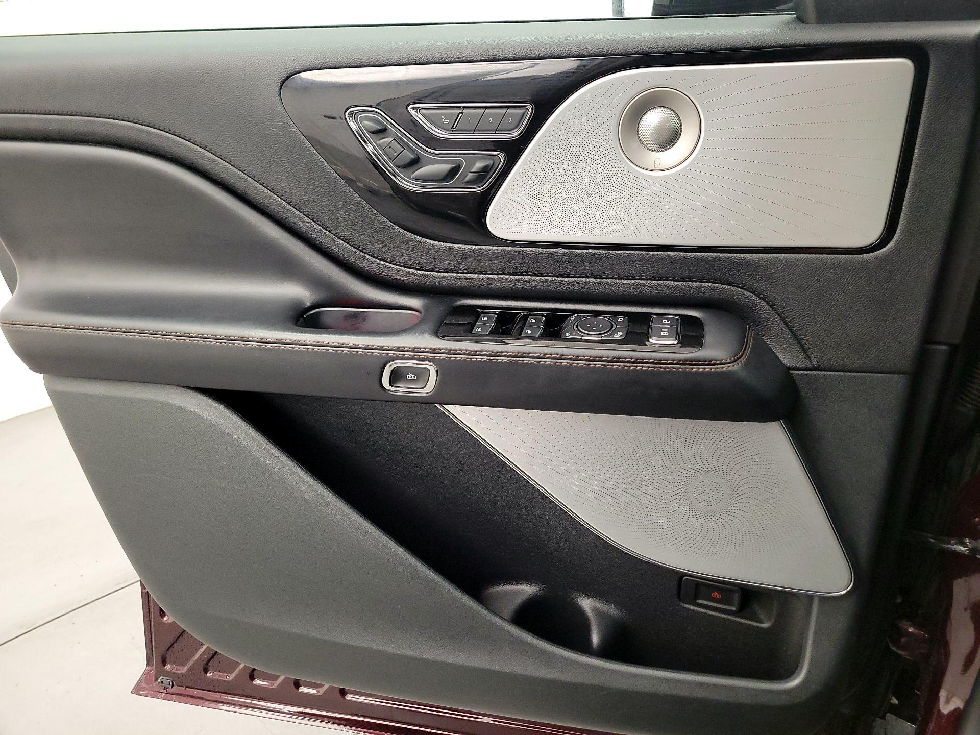 Thumbnail: 2020 Lincoln Aviator - 12