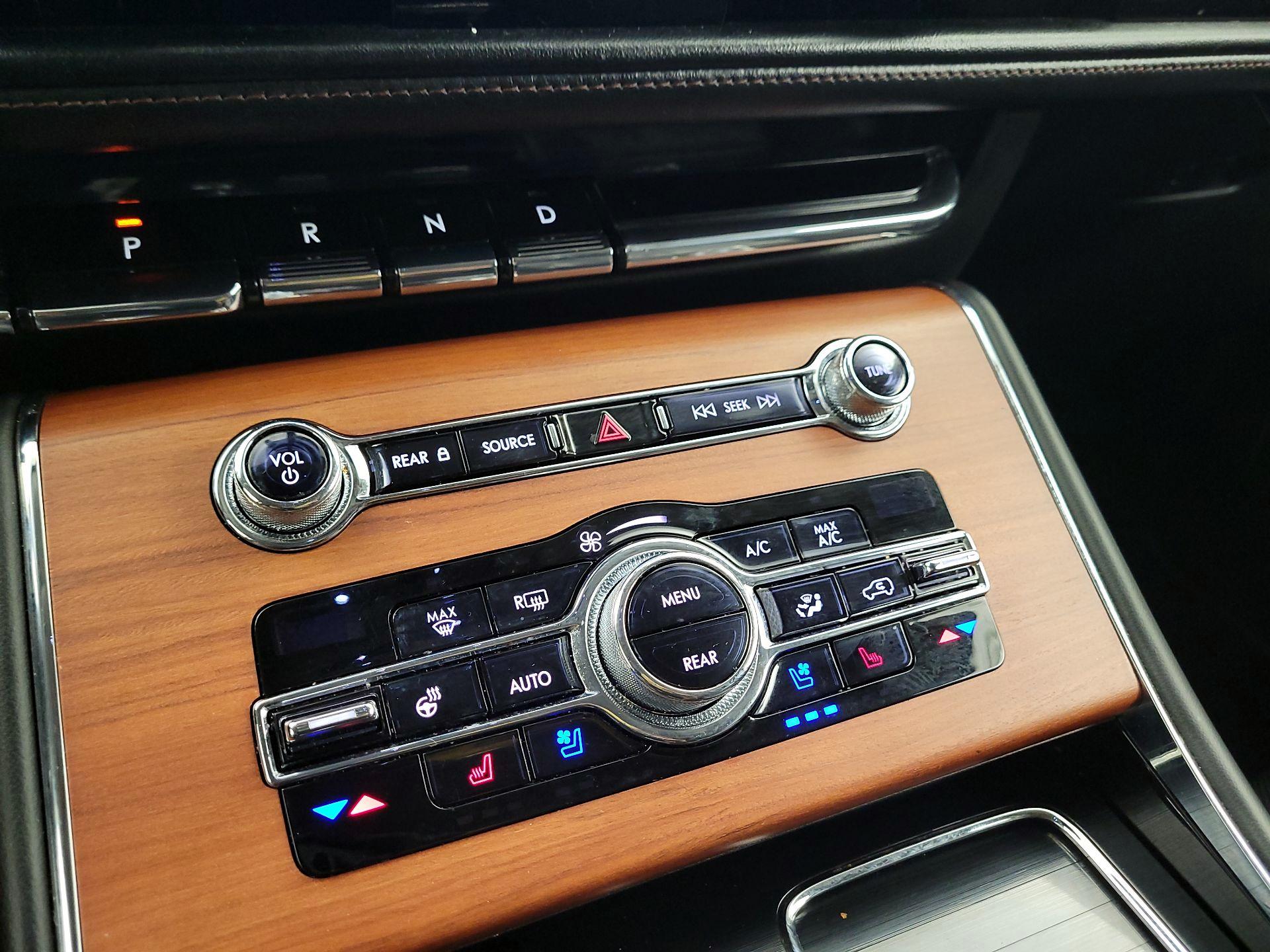 Thumbnail: 2020 Lincoln Aviator - 14