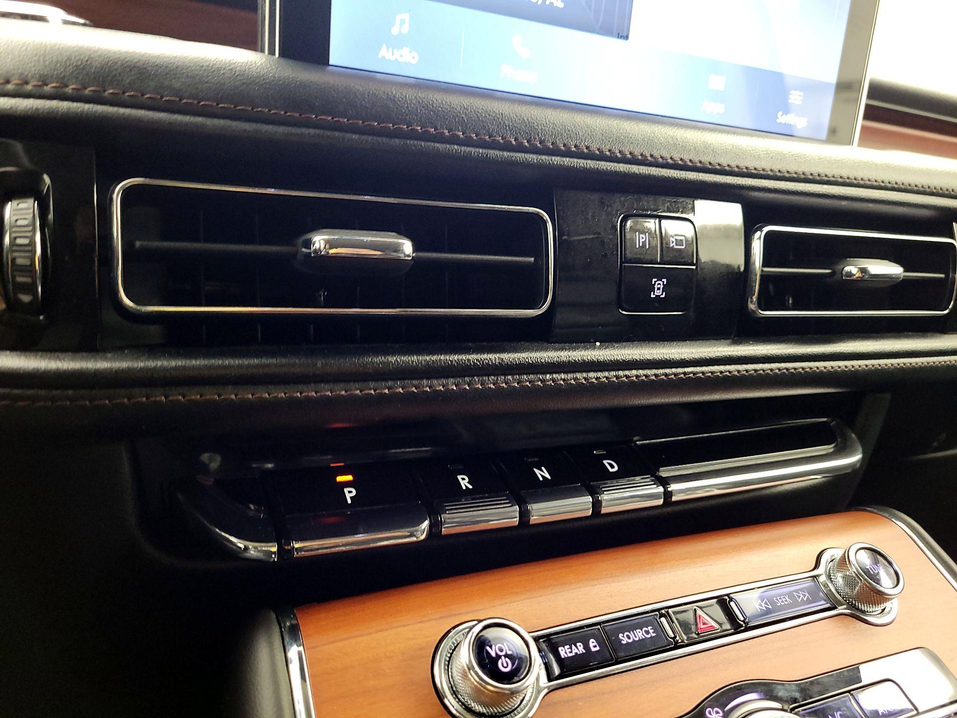 Thumbnail: 2020 Lincoln Aviator - 15