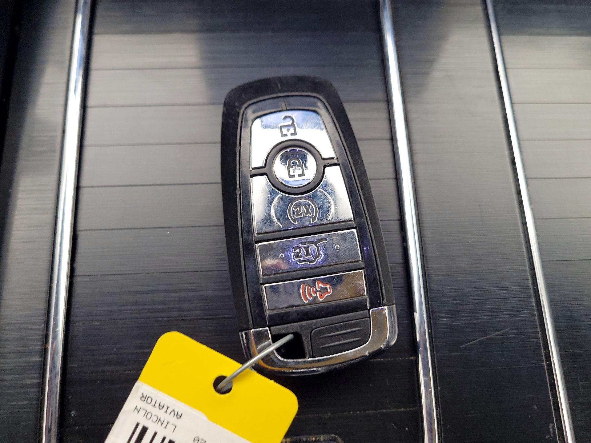 Thumbnail: 2020 Lincoln Aviator - 18