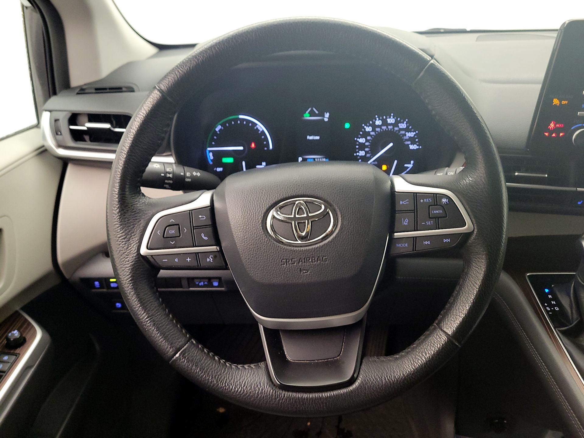 Thumbnail: 2022 Toyota Sienna - 10