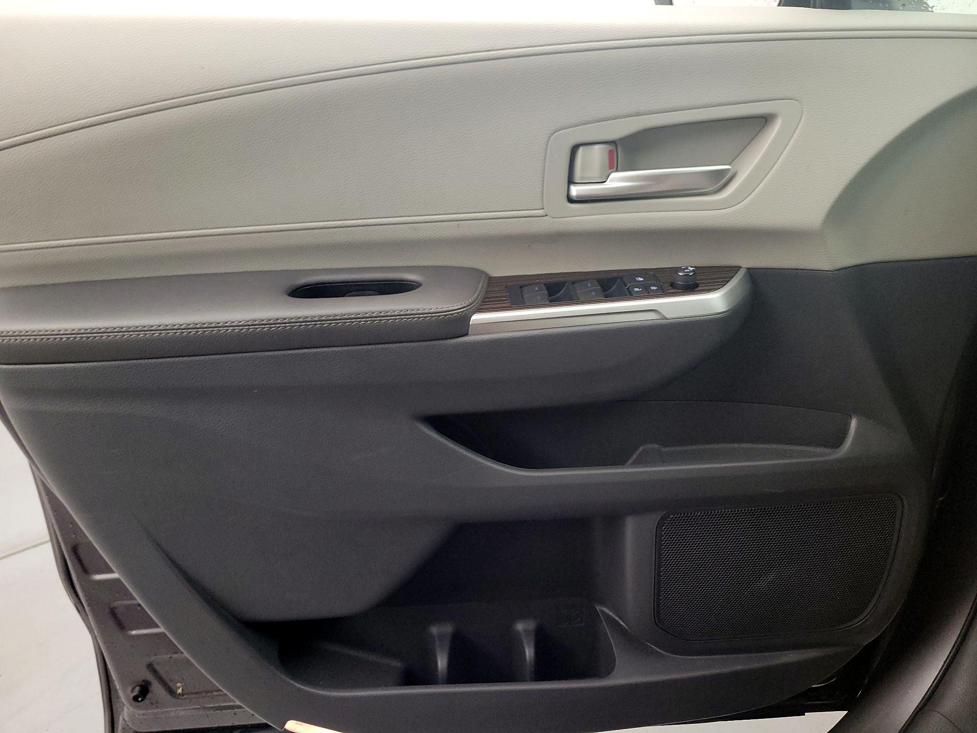 Thumbnail: 2022 Toyota Sienna - 12