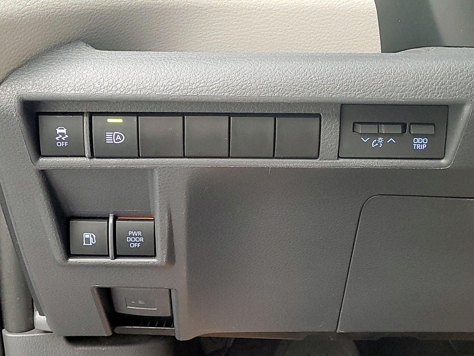 Thumbnail: 2022 Toyota Sienna - 13