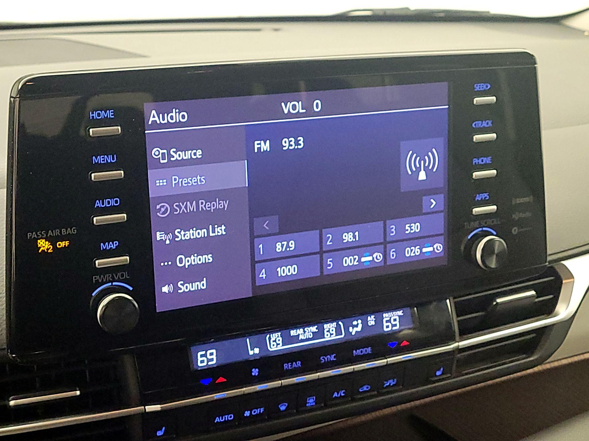 Thumbnail: 2022 Toyota Sienna - 15