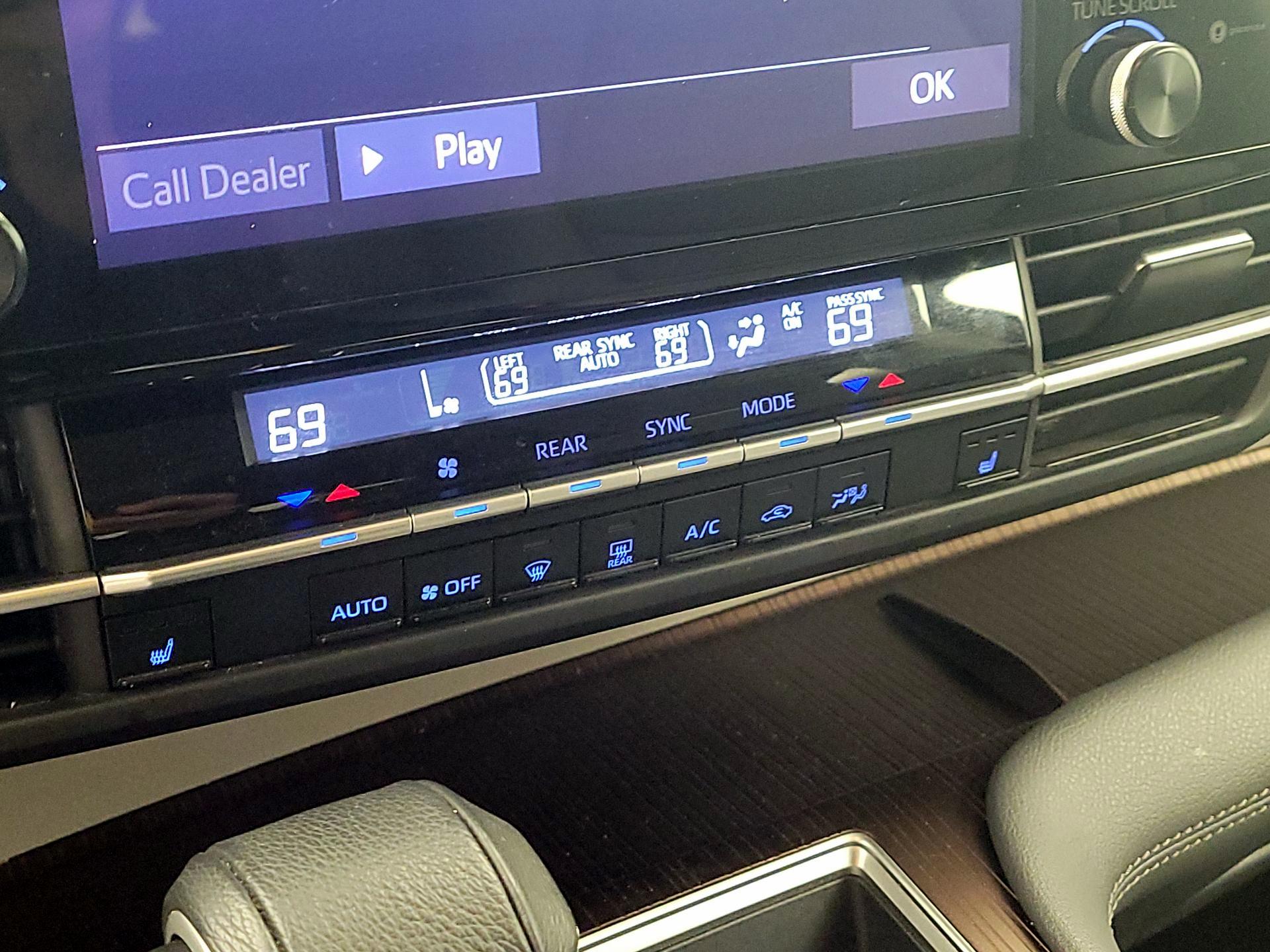 Thumbnail: 2022 Toyota Sienna - 16